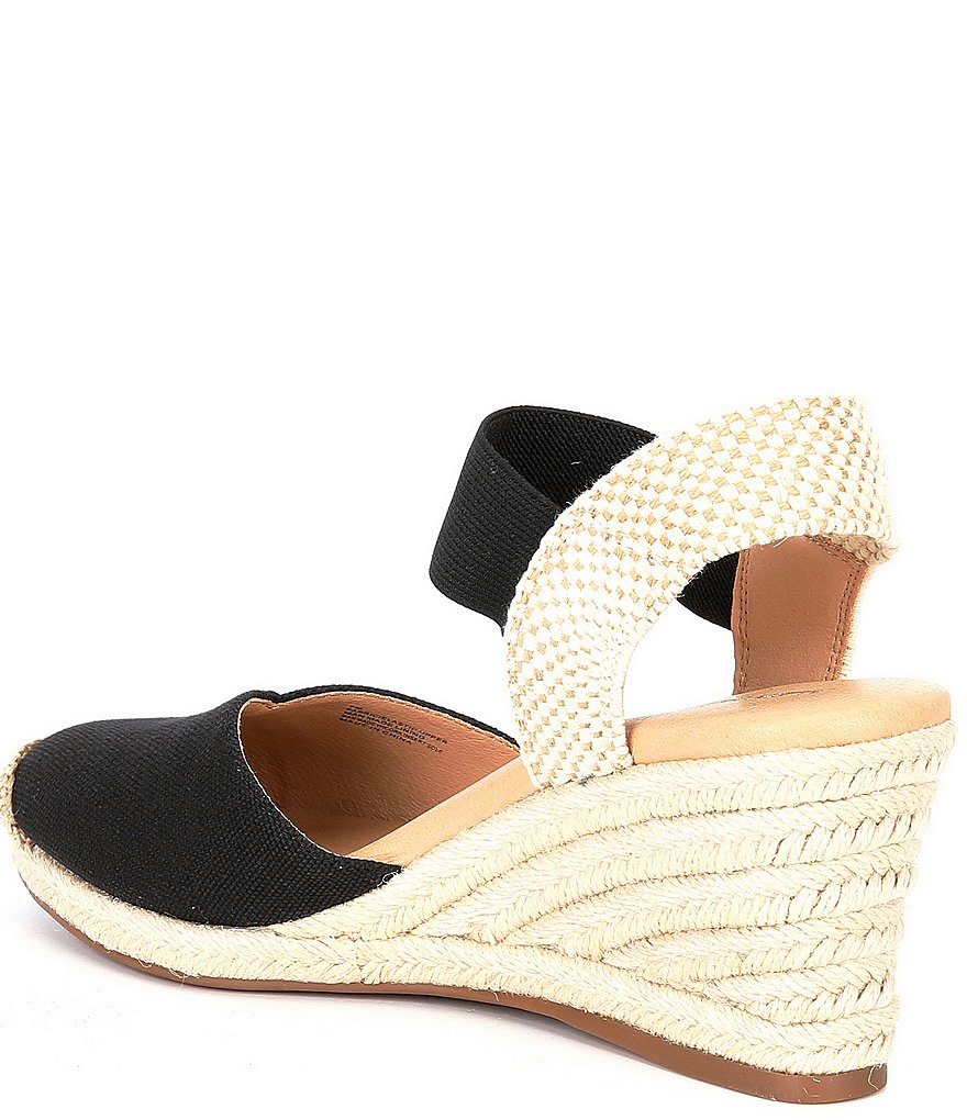 Trotters Kiera Suede Kitten Heel Pumps