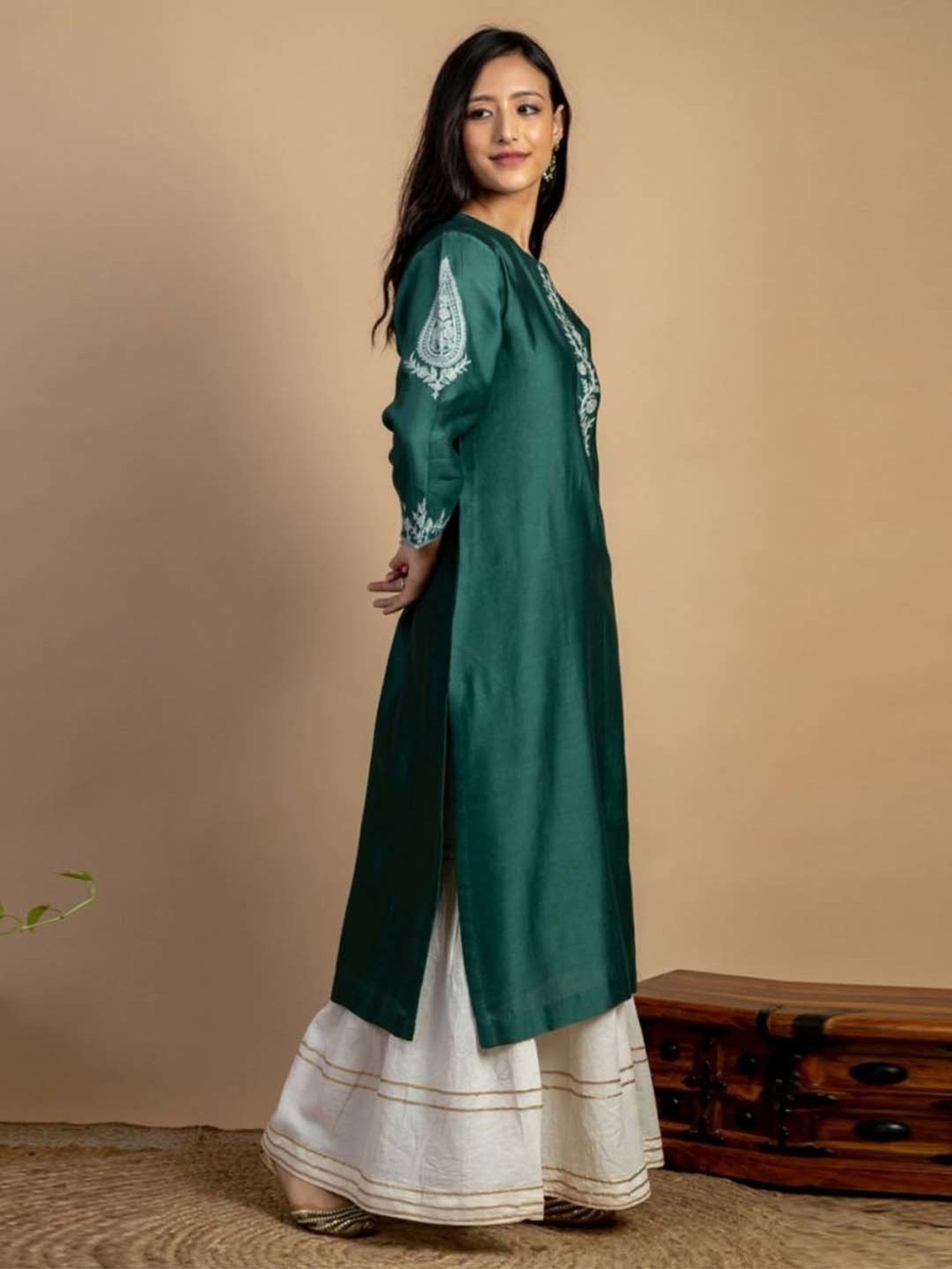 Mushio Bottle Green Drishti Embroidered Chanderi Silk Kurta