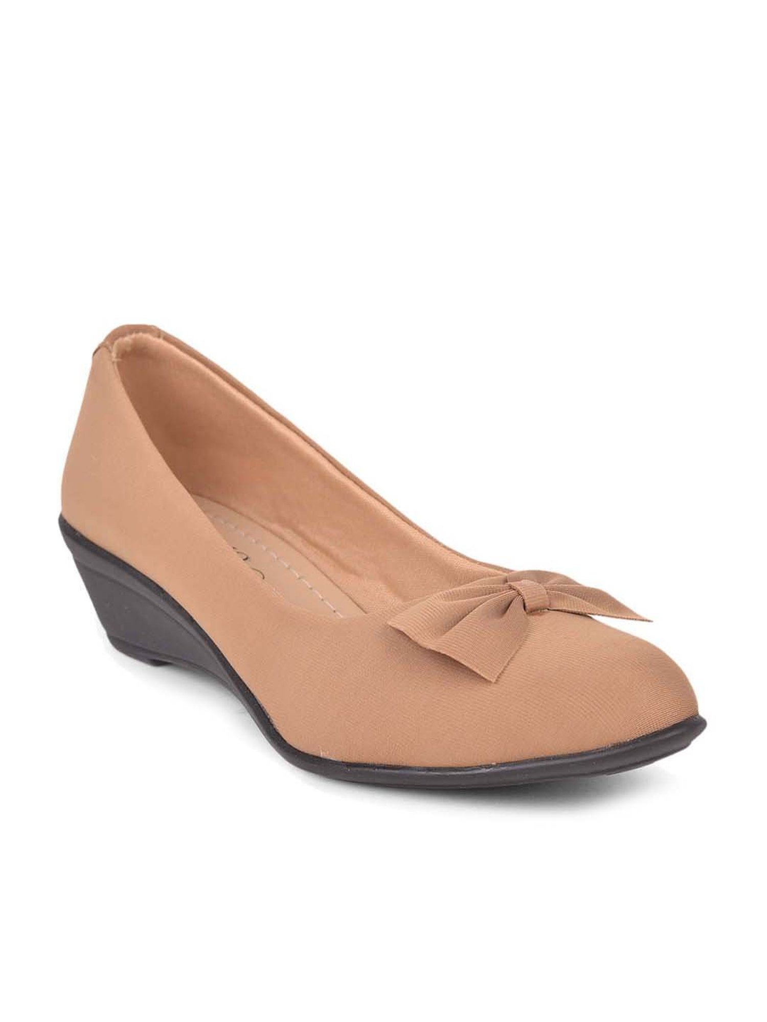 Salario Women's Beige Wedge Pumps