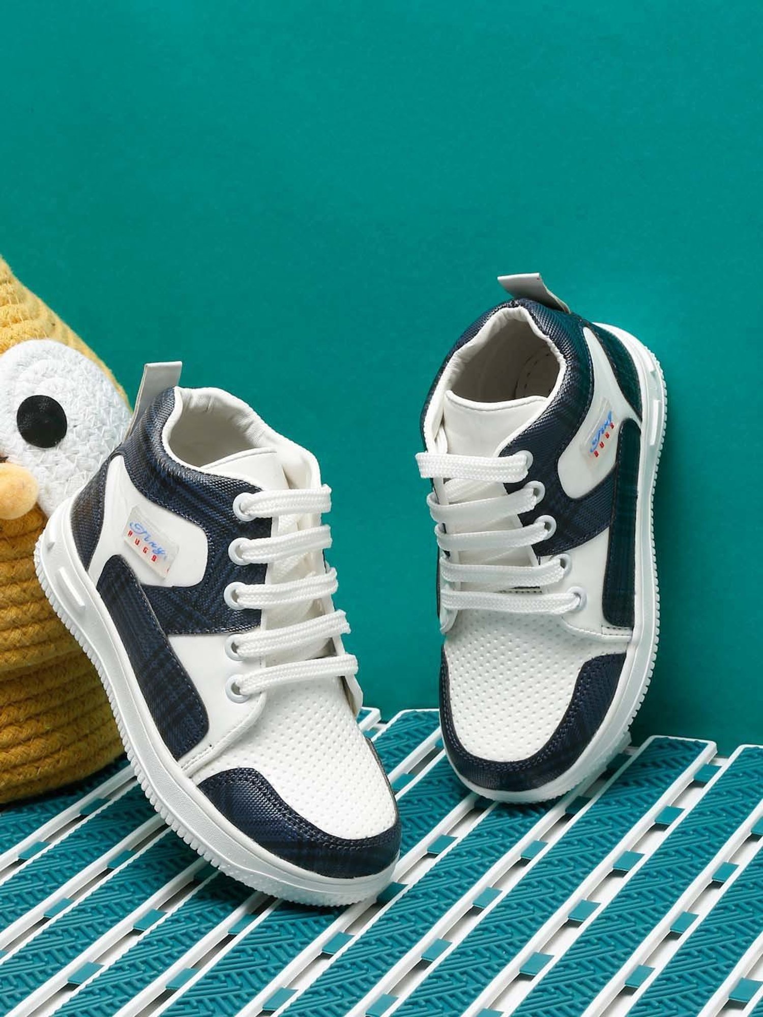 Tiny Bugs Kids White & Navy Casual Sneakers