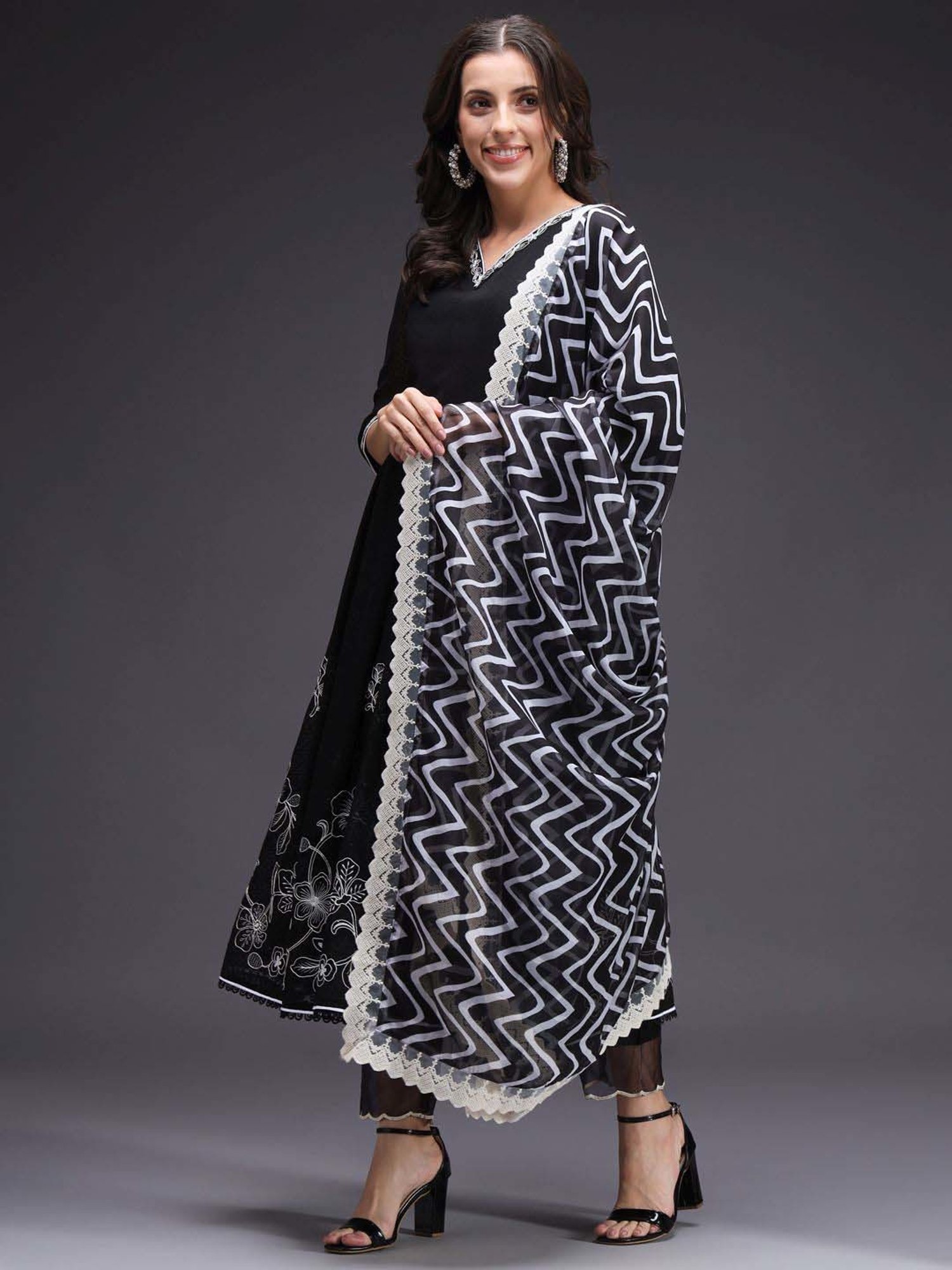 Heeposh Black Embroidered Kurta Pant Set With Dupatta