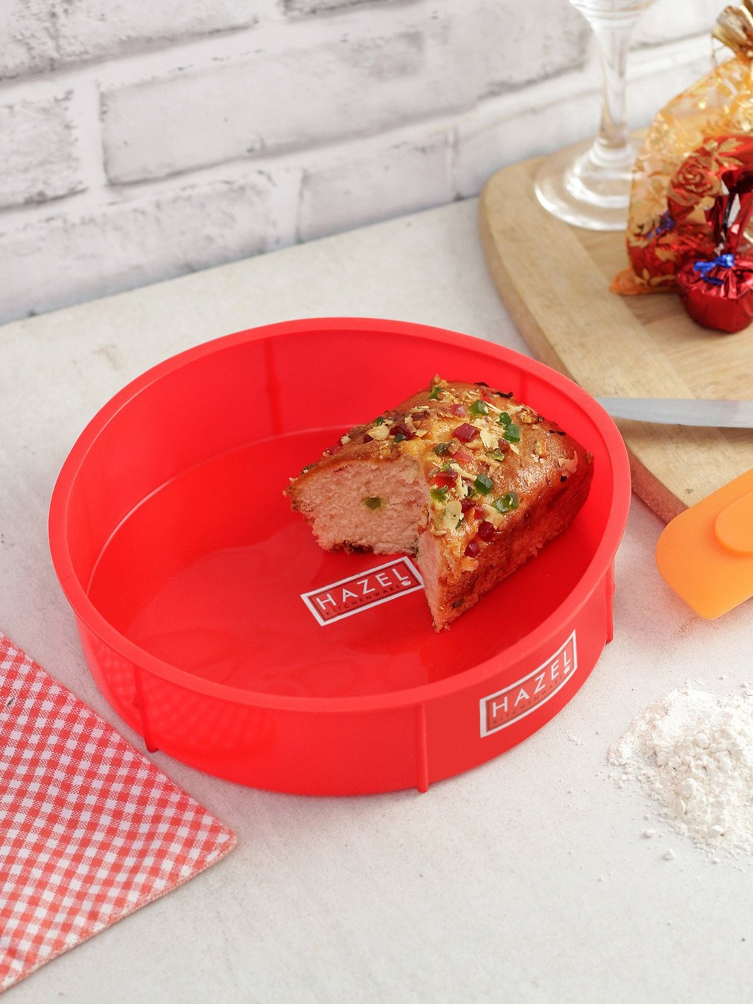 HAZEL Small Silicon Round Cake Mould 15.5 cm, 1 Pc, Red