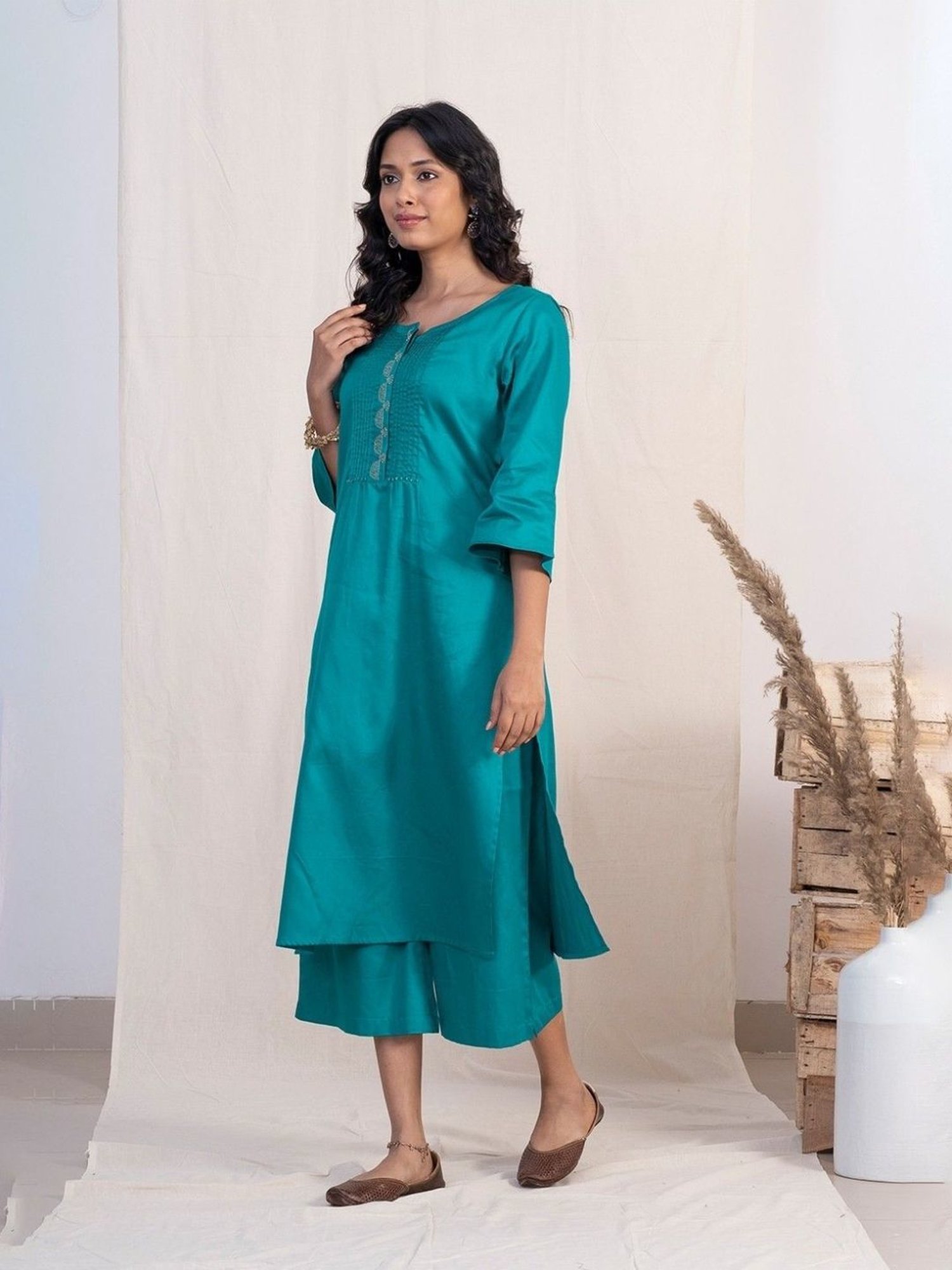 Akiso Jashn Blue Round Neck With Pintucks Set With Plazzo