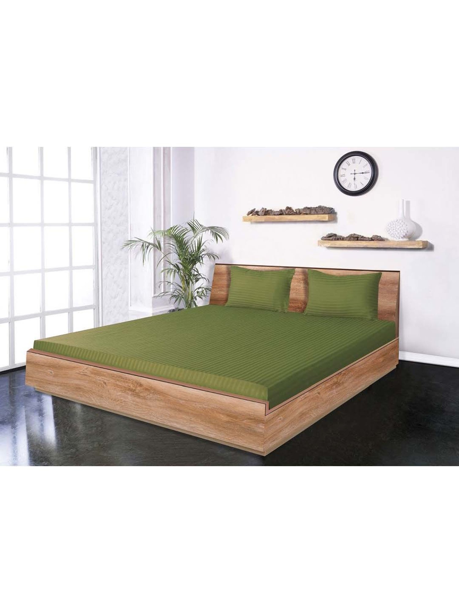Mark Home Classic Moss Green Cotton 210 TC King Bedsheet with 2 Pillow Covers