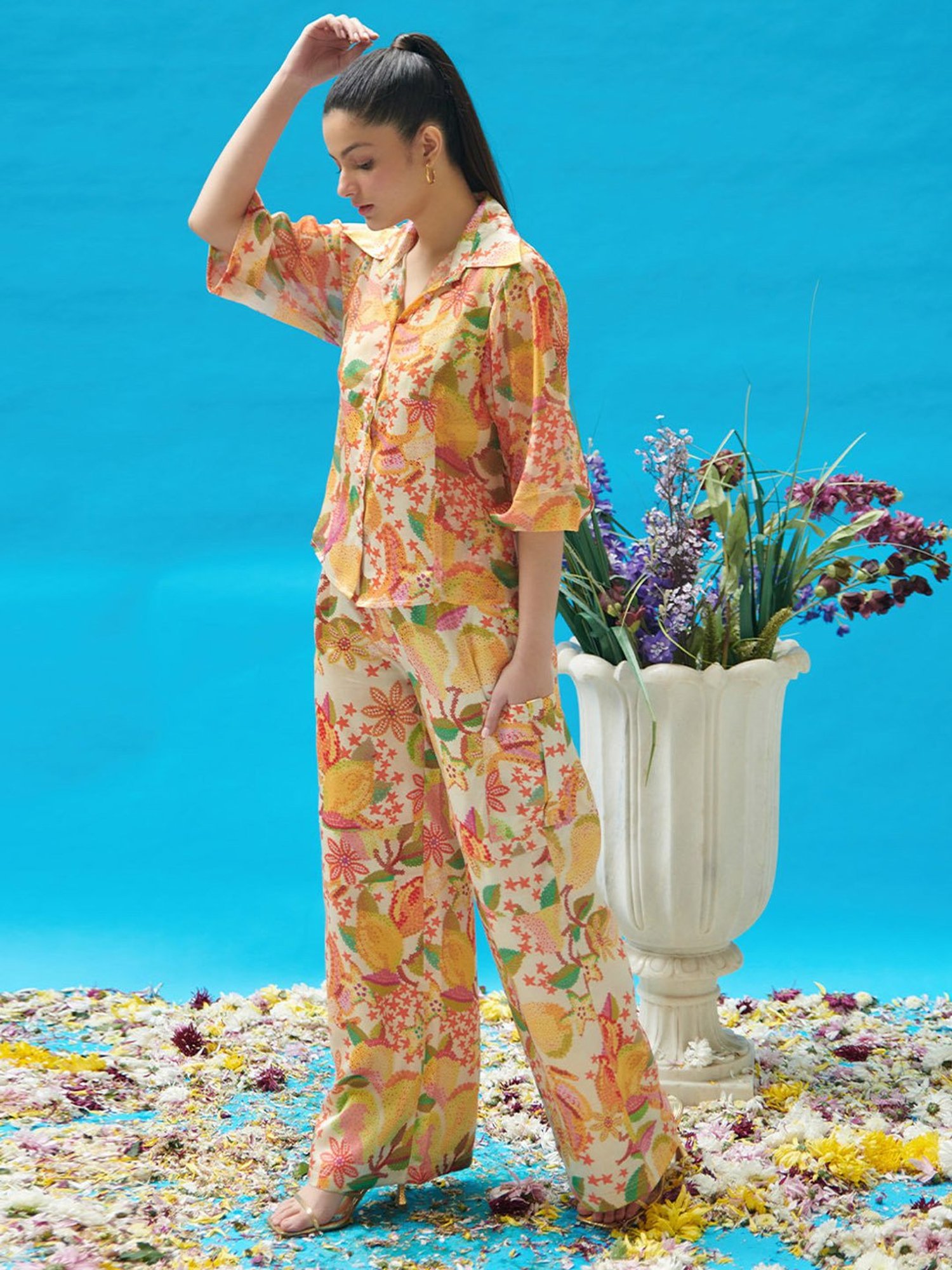 Cin Cin Printed Basic Shirt Paired Up With Cargo Pants