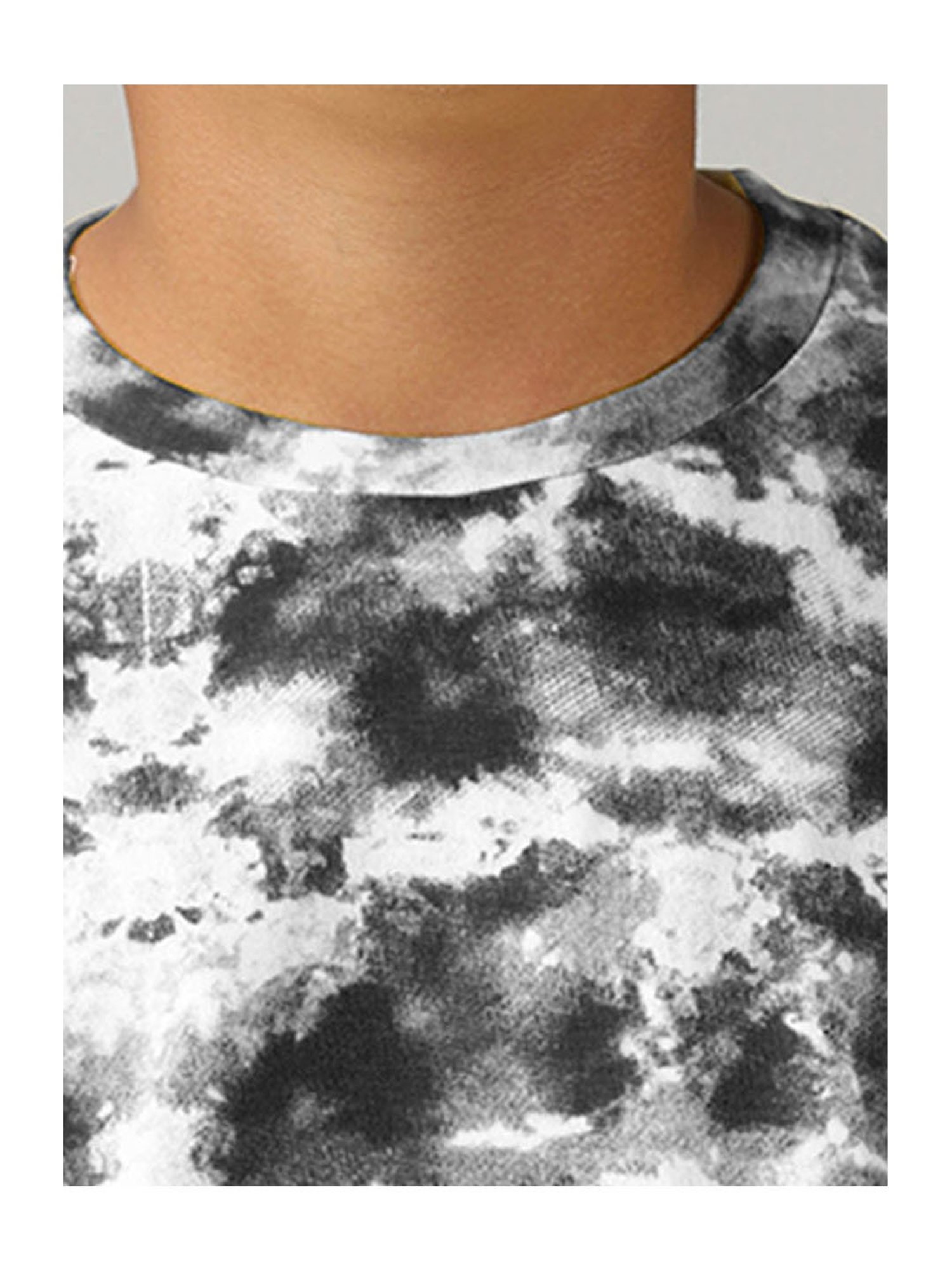 Kiddopanti Kids Black & White Printed T-Shirt