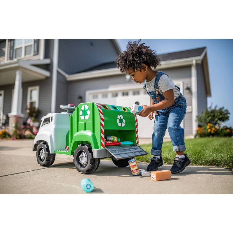 Kid Trax 6V Real Rigs Recycling Truck Interactive Powered Ride-On - Green/White