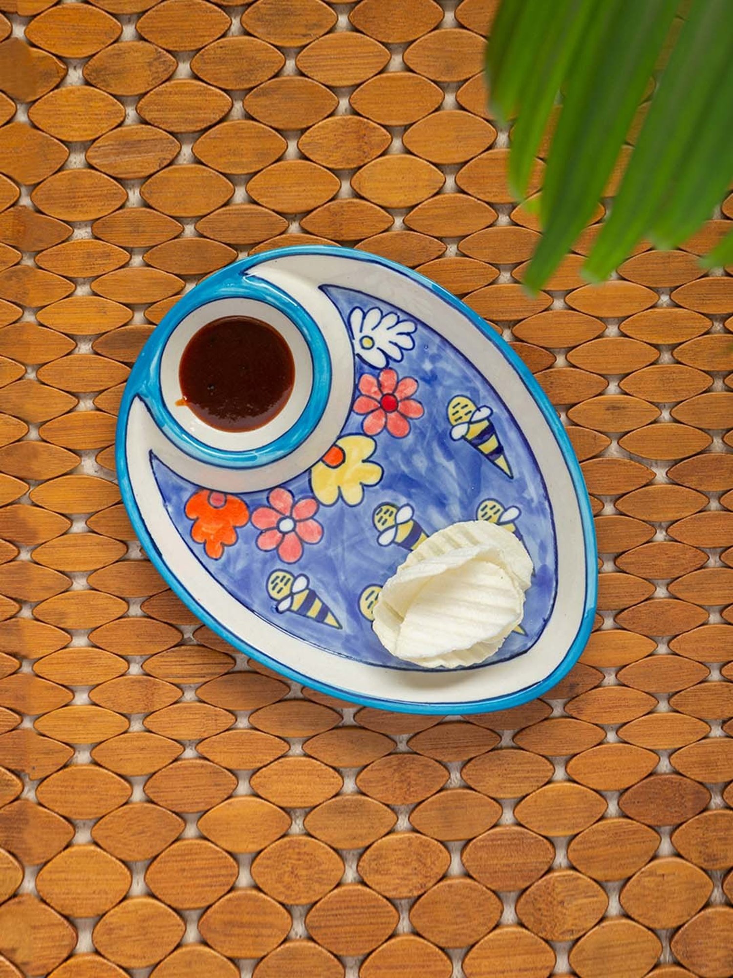 ExclusiveLane The Bee Collective Blue & White Ceramic Serving Platter - Set of 1