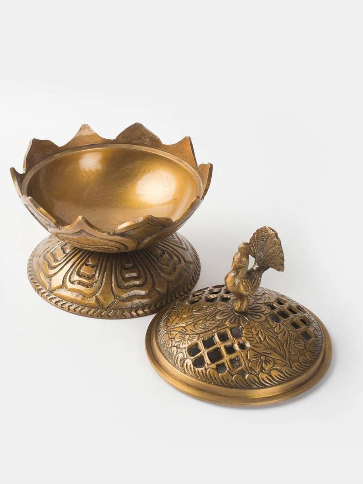 Fabindia Home Mehnoor Golden Metal Dhuna