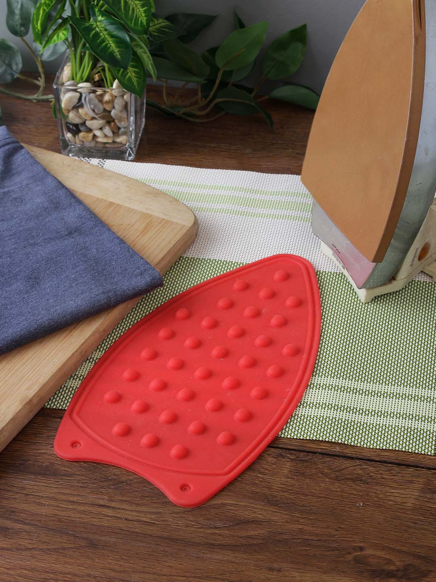 HAZEL 'Heat Resistant Rest Protector' Red Silicone Foldable Iron Mat - Set of 1