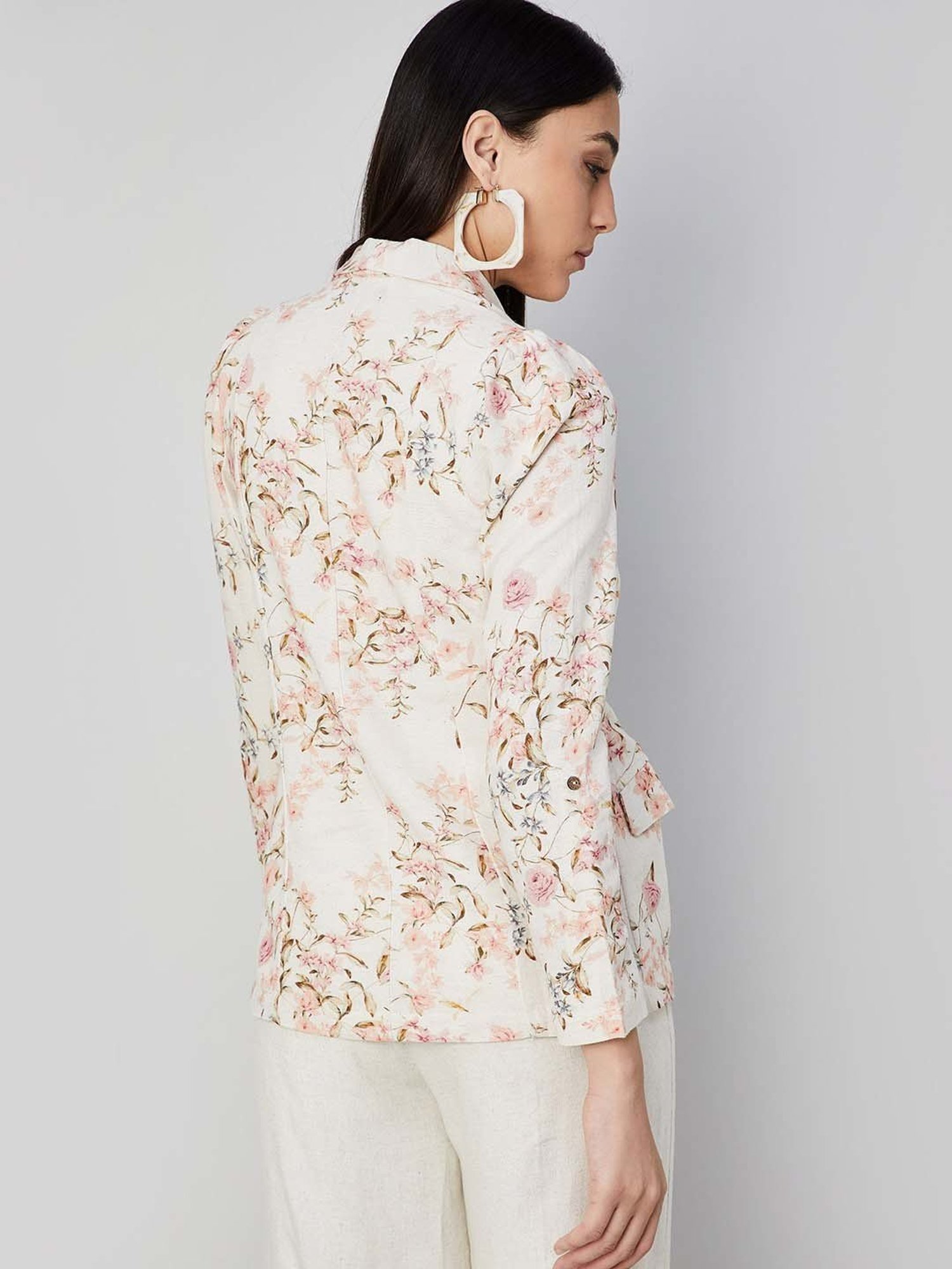 Code by Lifestyle Off-White Printed Shrug