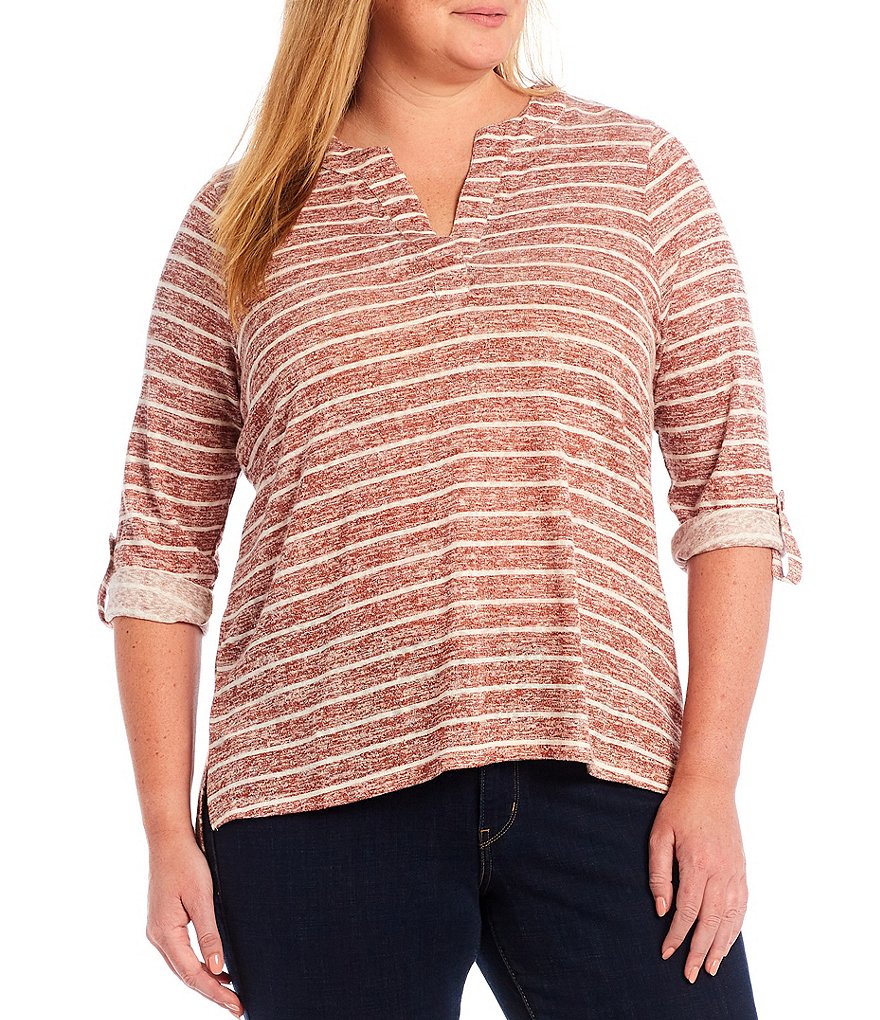 Bobeau Plus Size Stripe Print Texture Knit Band Split Round Neck Roll-Tab 3/4 Sleeve Hi-Low Top