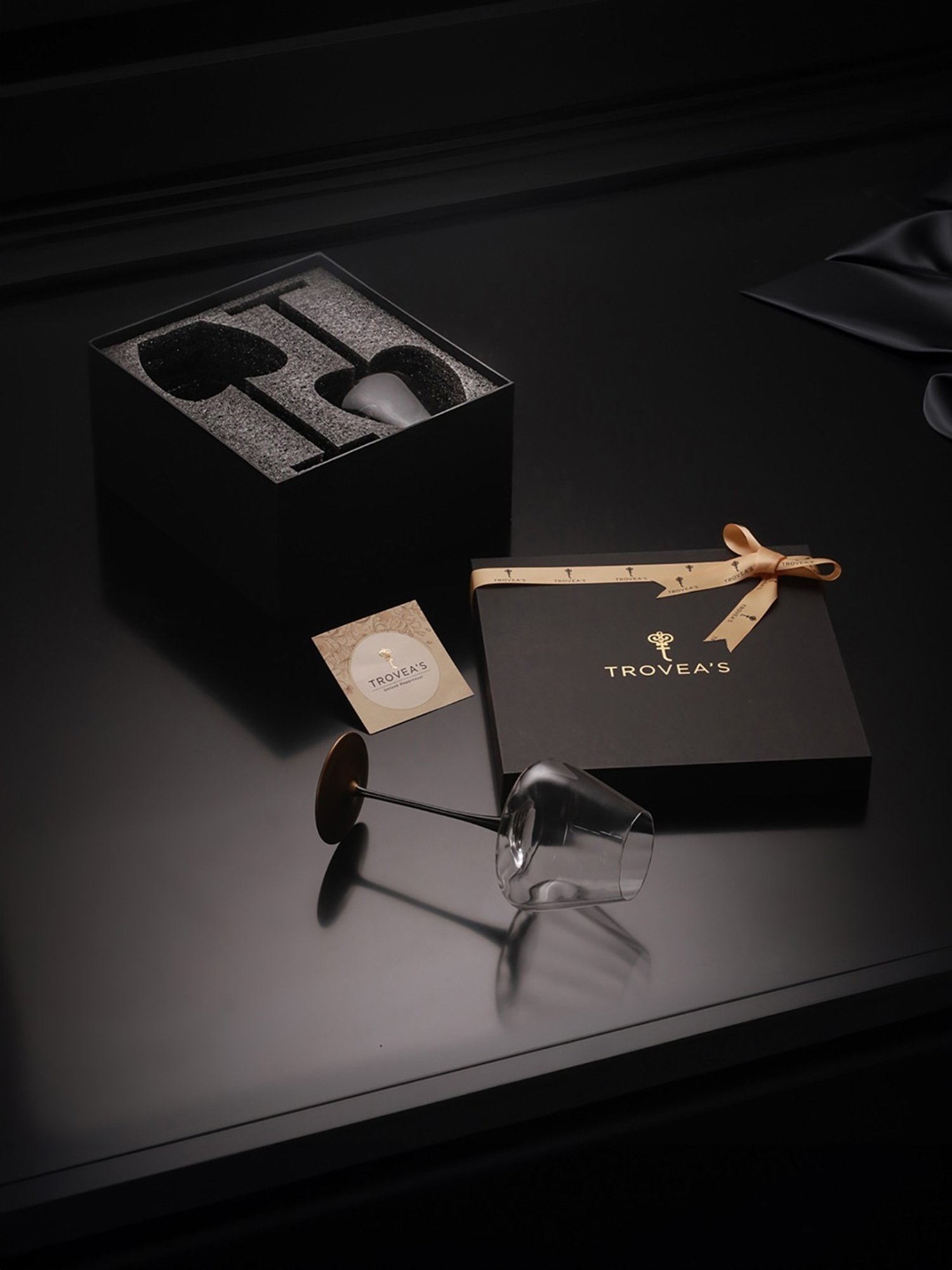 Trovea's Italian Midnight Noir Transparent Glass Red Wine Glass - Set of 2