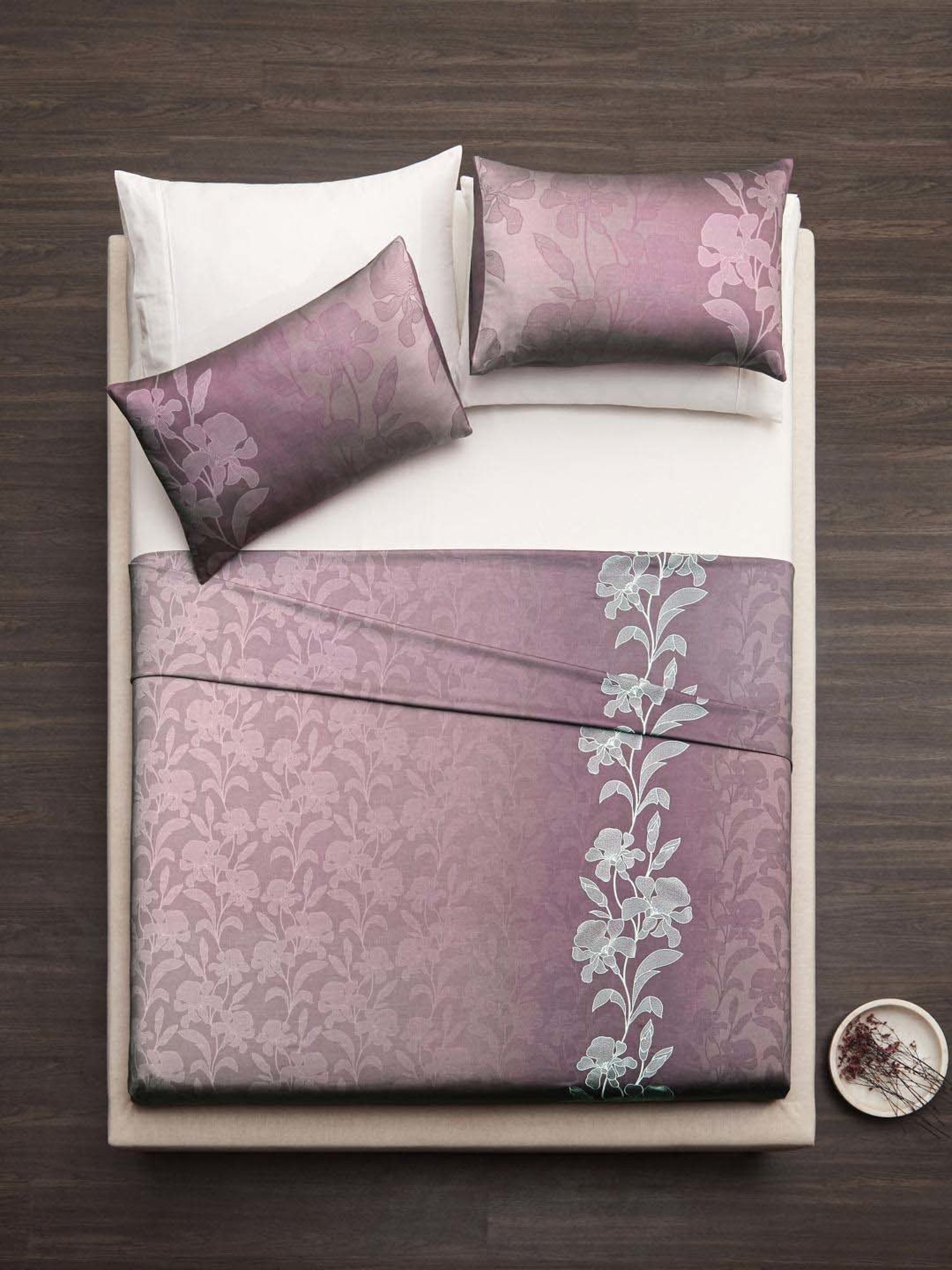 Ddecor Live beautiful Insignia Purple 210 TC Cotton King Bedsheet with 2 Pillow Covers