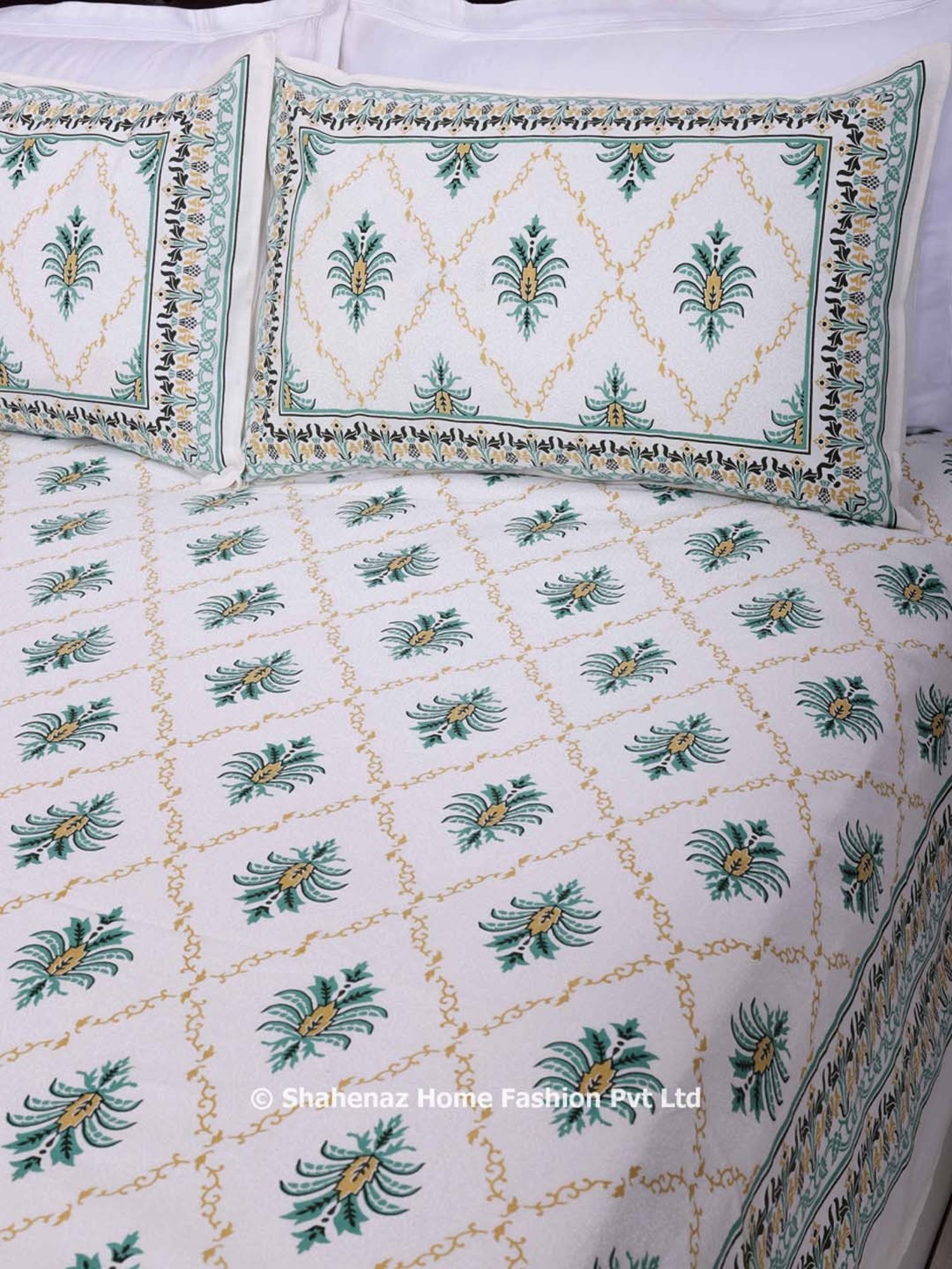 Shahenaz Green 120 TC Cotton Pineapple Jaal Luxury Double Bedsheet with 2 Pillow Covers