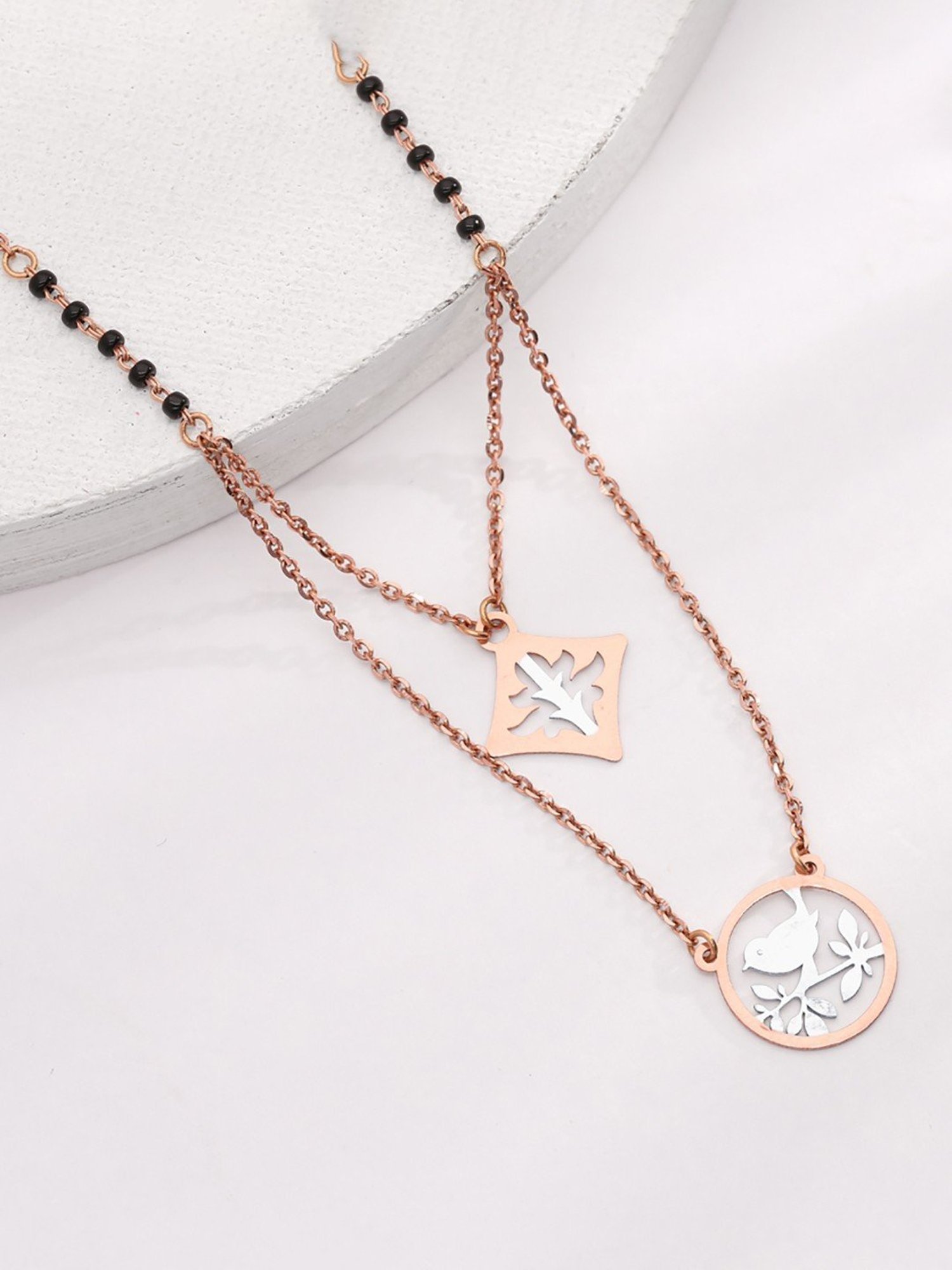 P.N.Gadgil Jewellers Mordern Carm 22k Gold Mangalsutra