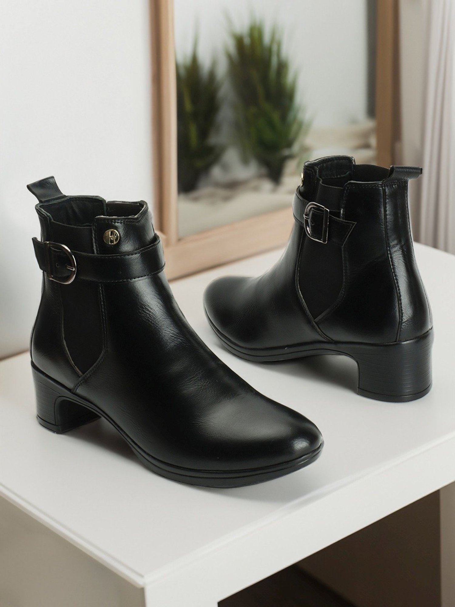 Elle Women's Black Chelsea Boots