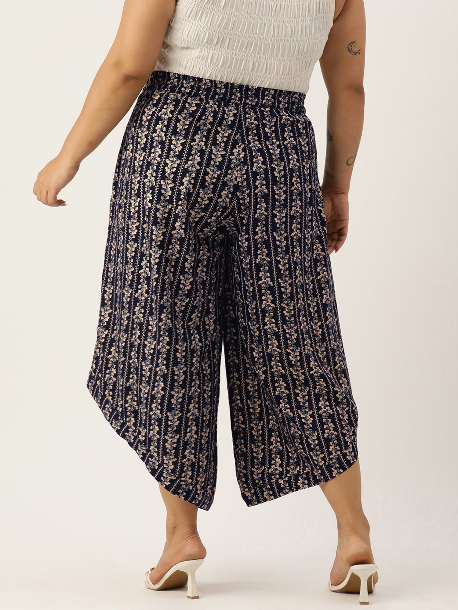 theRebelinme Navy Floral Print Relaxed Fit High Rise Plus Size Culottes