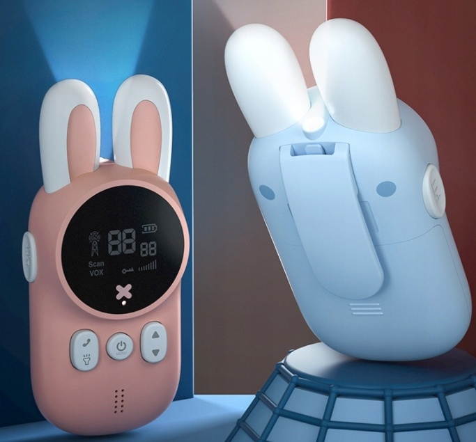 2 wireless cartoon walkie-talkies for children