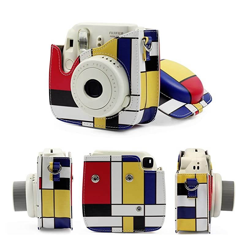Instant Mini 9 Protective & Portable Case, Compatible with Fujifilm Instax Mini 9, Mini 8 Instant Camera, with Adjustable Shoulder Strap. (Cute Bear)