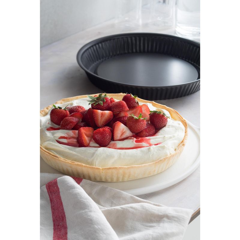 Nordic Ware Natural Aluminum Commercial Hi-Dome Covered Pie Pan
