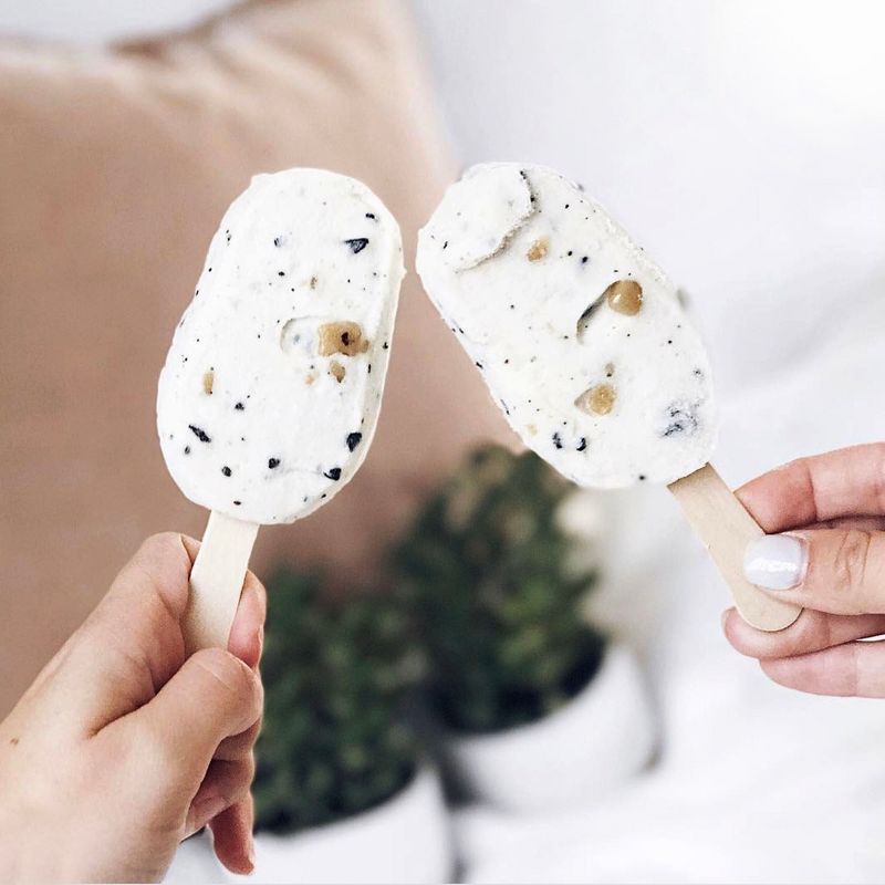 Yasso Frozen Greek Yogurt - Chocolate Chip Cookie Dough Bars - 4ct