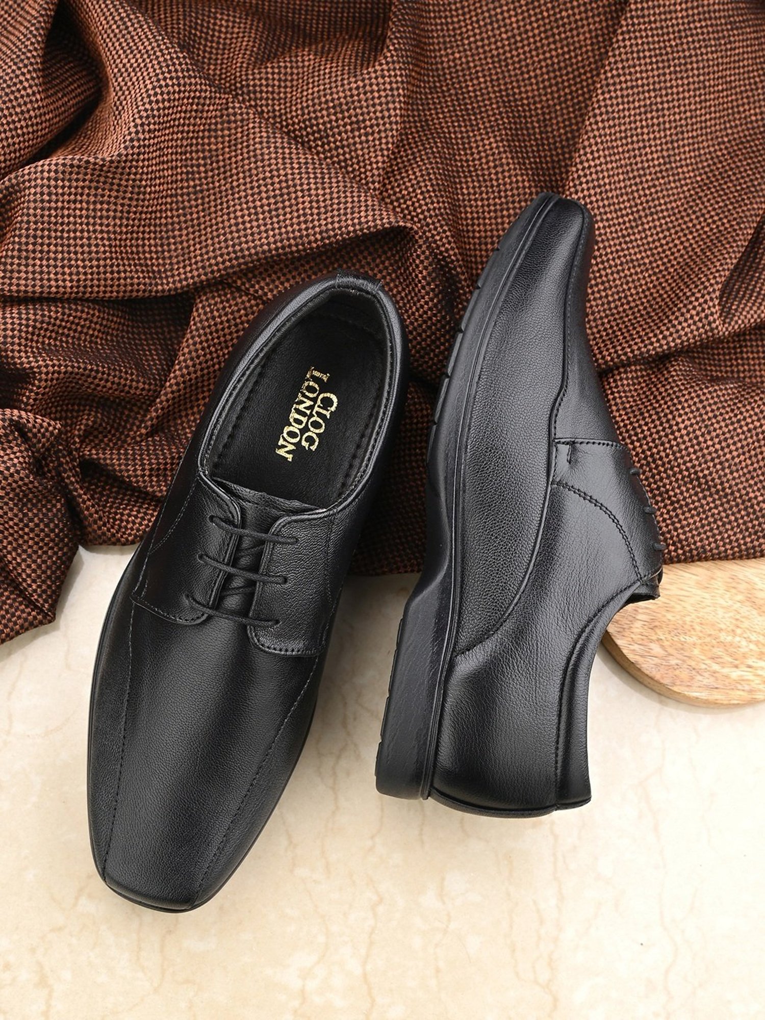 Clog London Men's Black Derby Shoes