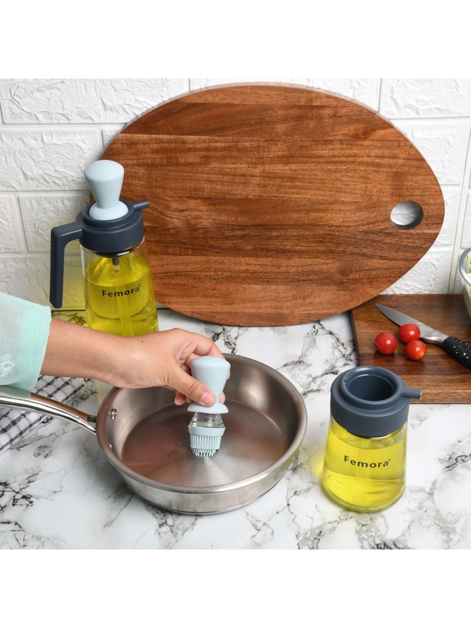 COLE & MASON White & Beige Ceramic Pourer - Set of 1