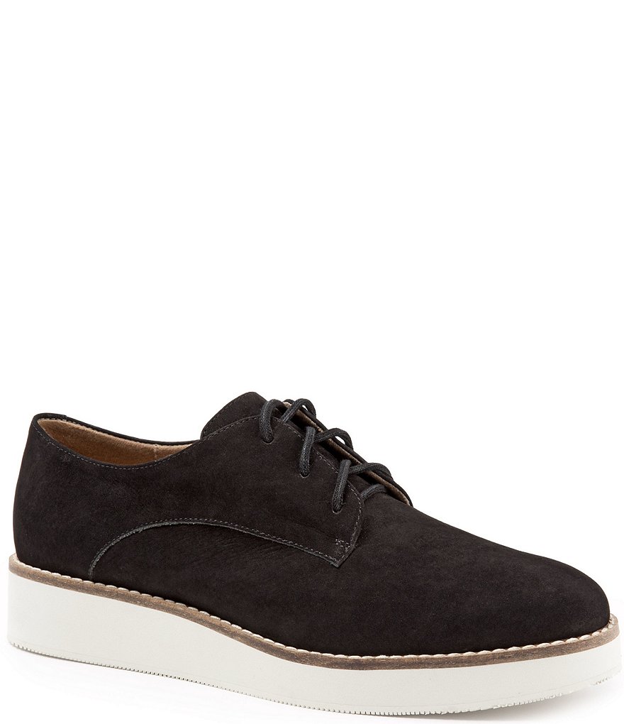 SoftWalk Willis Embossed Soft Leather Oxford Sneakers