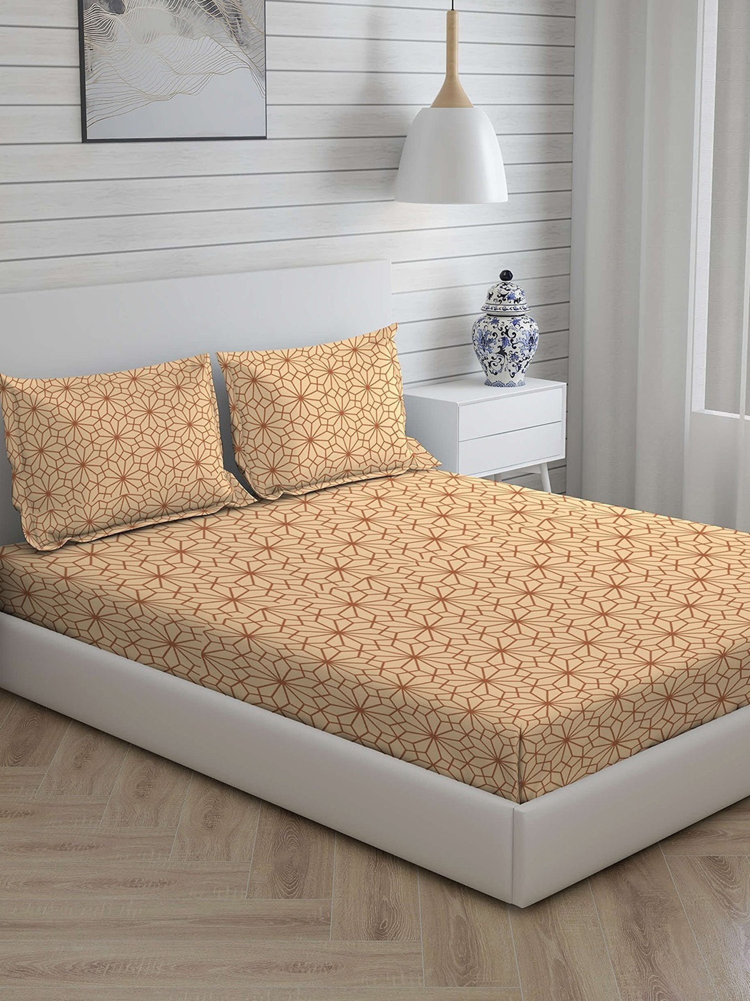 Layers California Geometric Brown 225 TC Cotton King Bed Sheet with 2 Pillow Covers