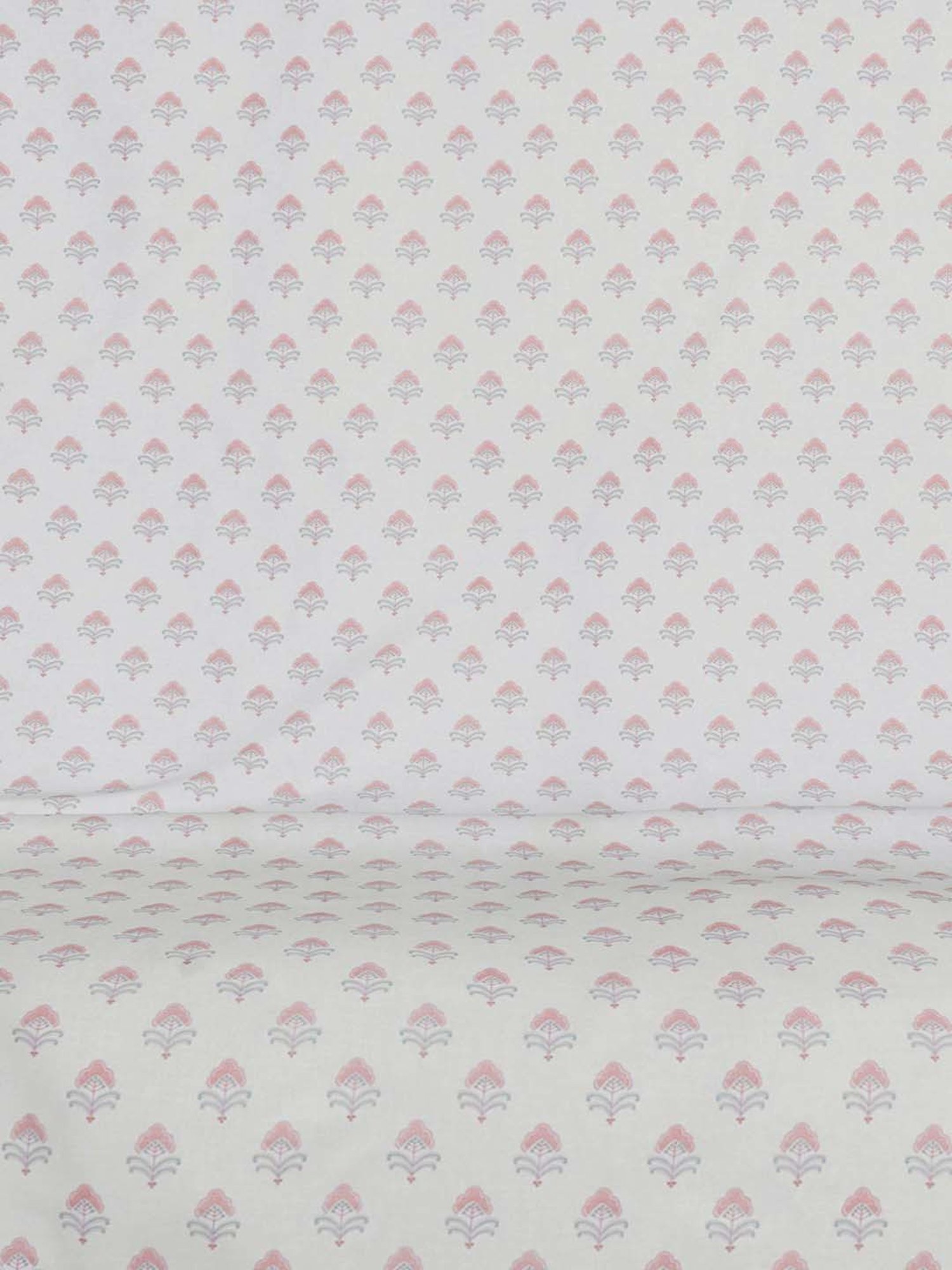 Living Scapes by Pantaloons Pink Cotton 144 TC King Bed Sheet with 2 Pillow Covers