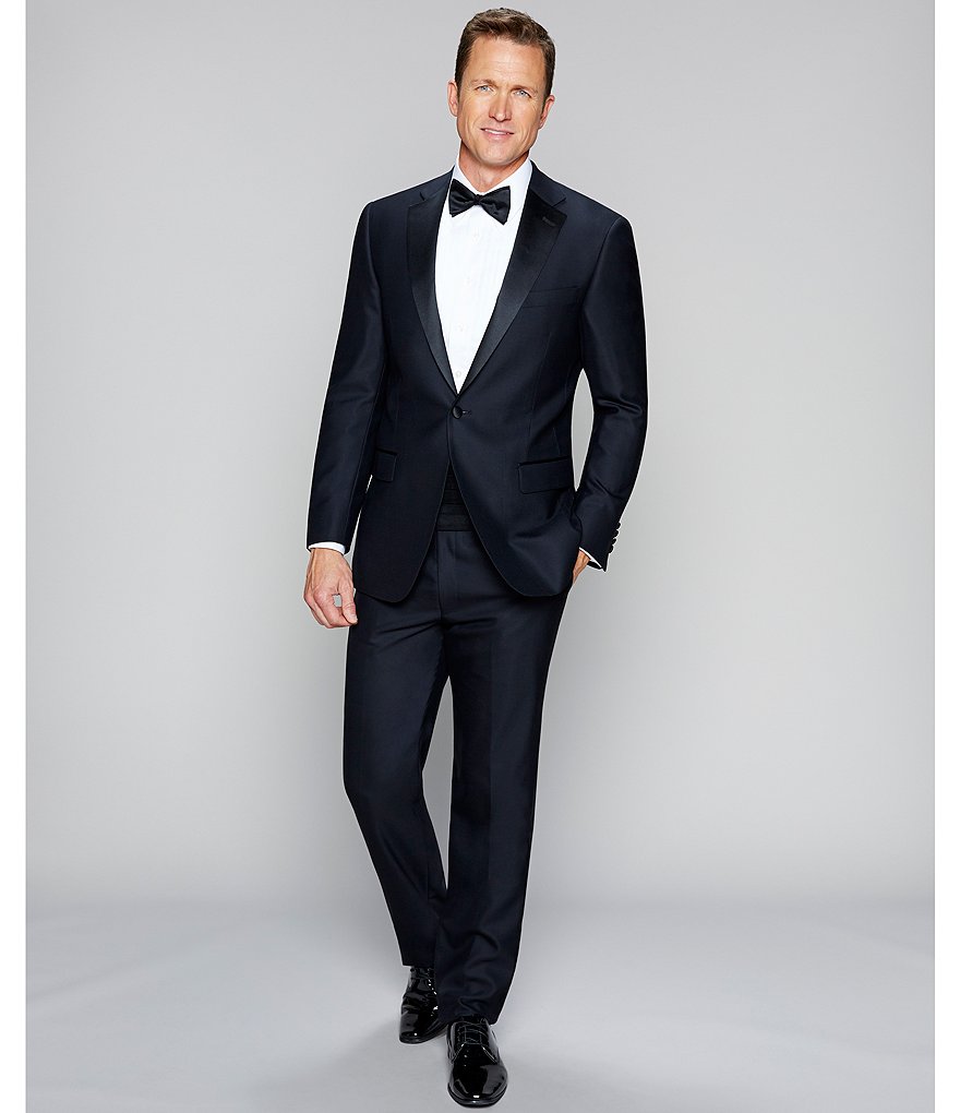 Gold Label Roundtree & Yorke Solid Non-Iron Fitted Point-Collar Dress Shirt with French Cuffs