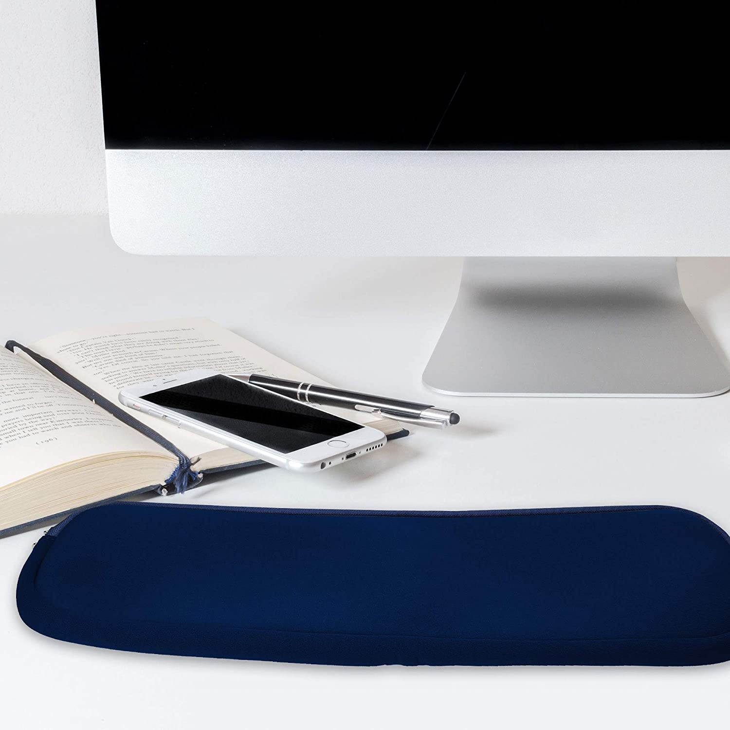 kwmobile Neoprene Pouch Compatible with Apple Magic Keyboard with Numeric Keypad - Keyboard Protector Dust Cover with Zipper - Dark Blue