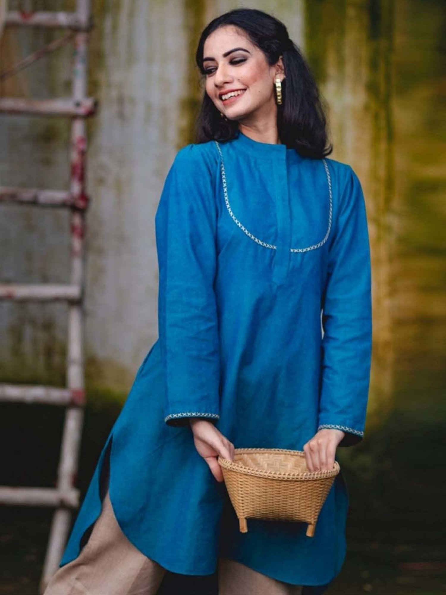 Mushio Blue Uns Hand-embroidered Handwoven Cotton Kurta With Pockets