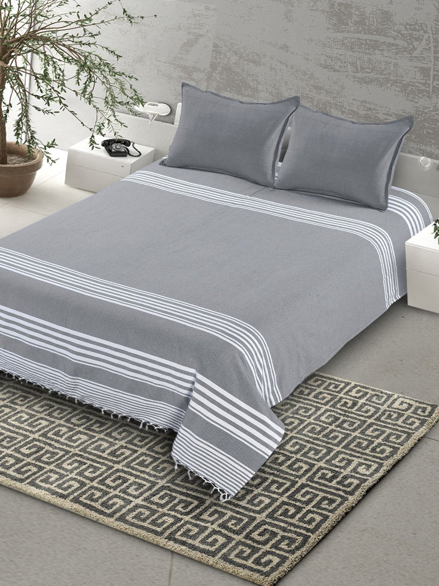 Saral Home Abstract Grey 155 TC Cotton King Sized Bed Sheet with 2 Pillow Covers