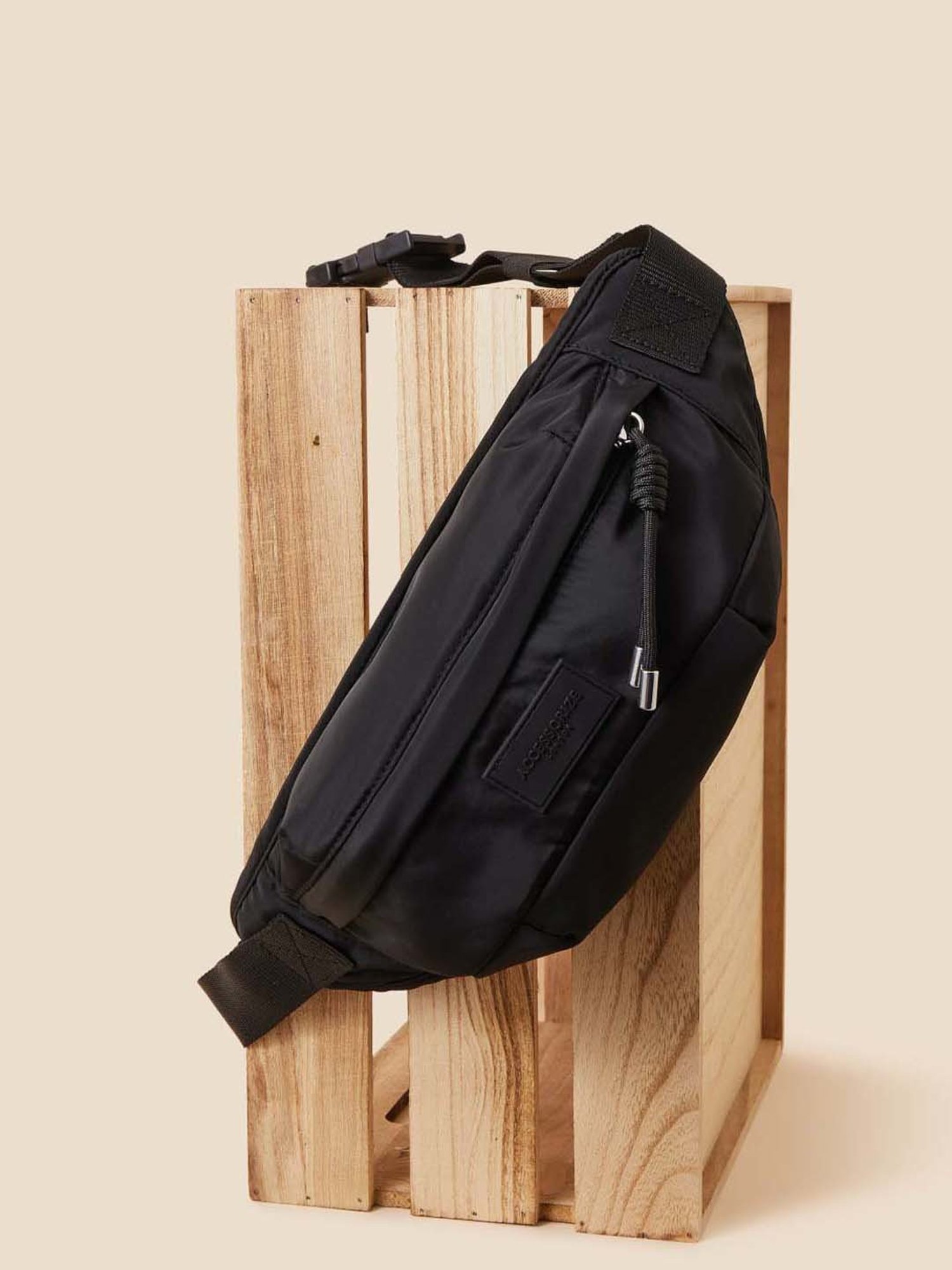 Accessorize London Green Solid Pouch