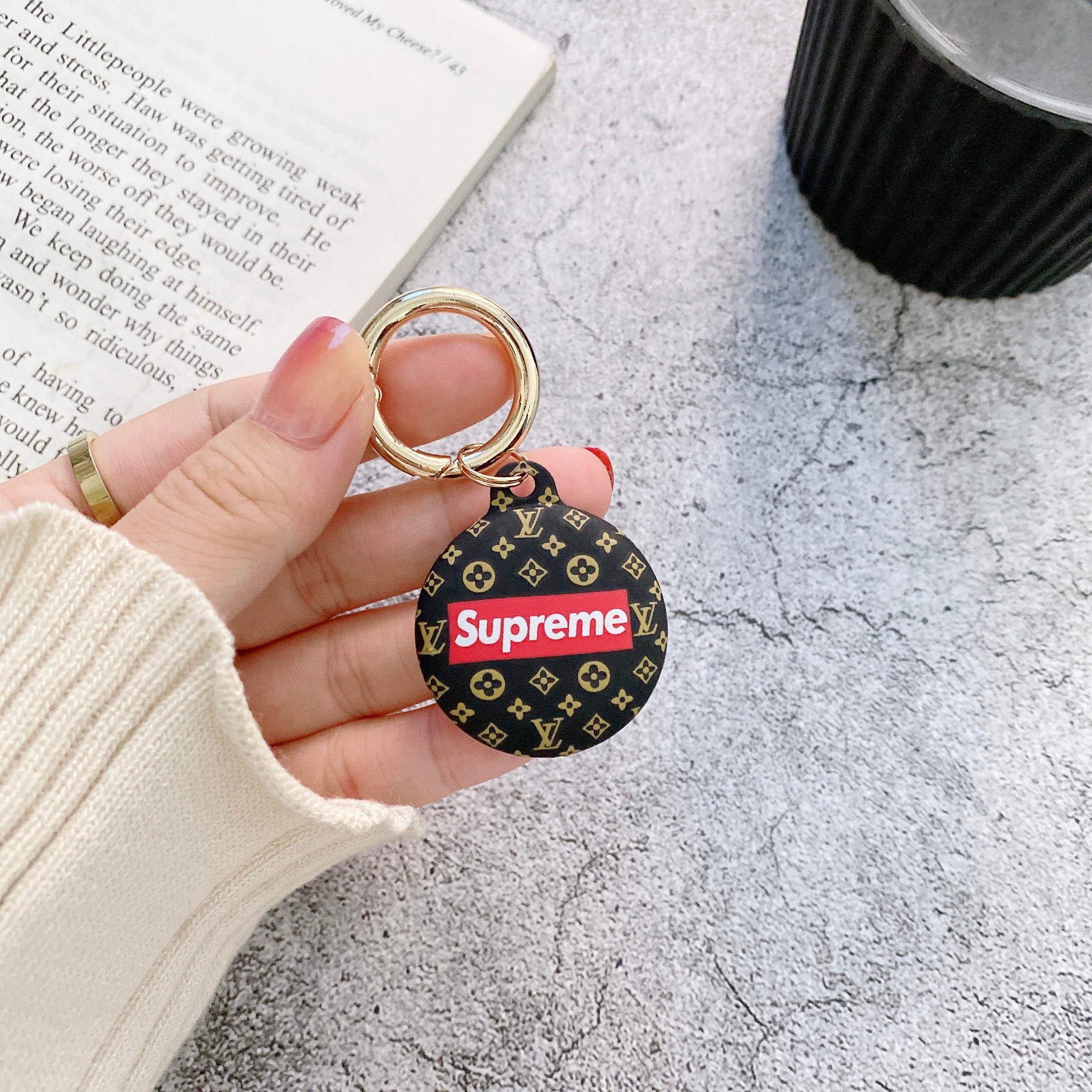 [6 PCS]Silicone Protective Case for AirTags, Tracker Lightweight Soft Protective Skin Cover Accessories Finder Holder with Key Chain Anti-Loss Design Compatible with Apple AirTags 2021