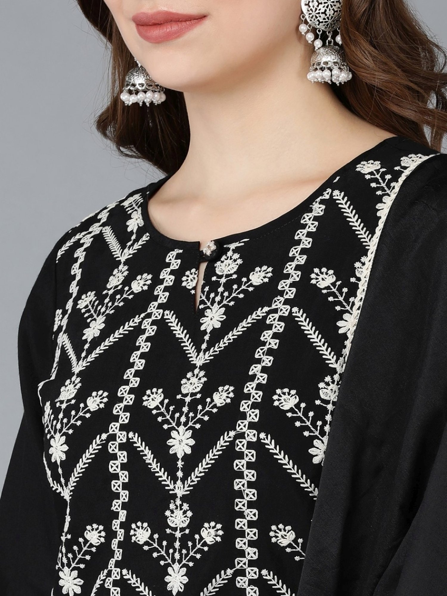 Vaamsi Black Embroidered Kurta Pant Set With Dupatta