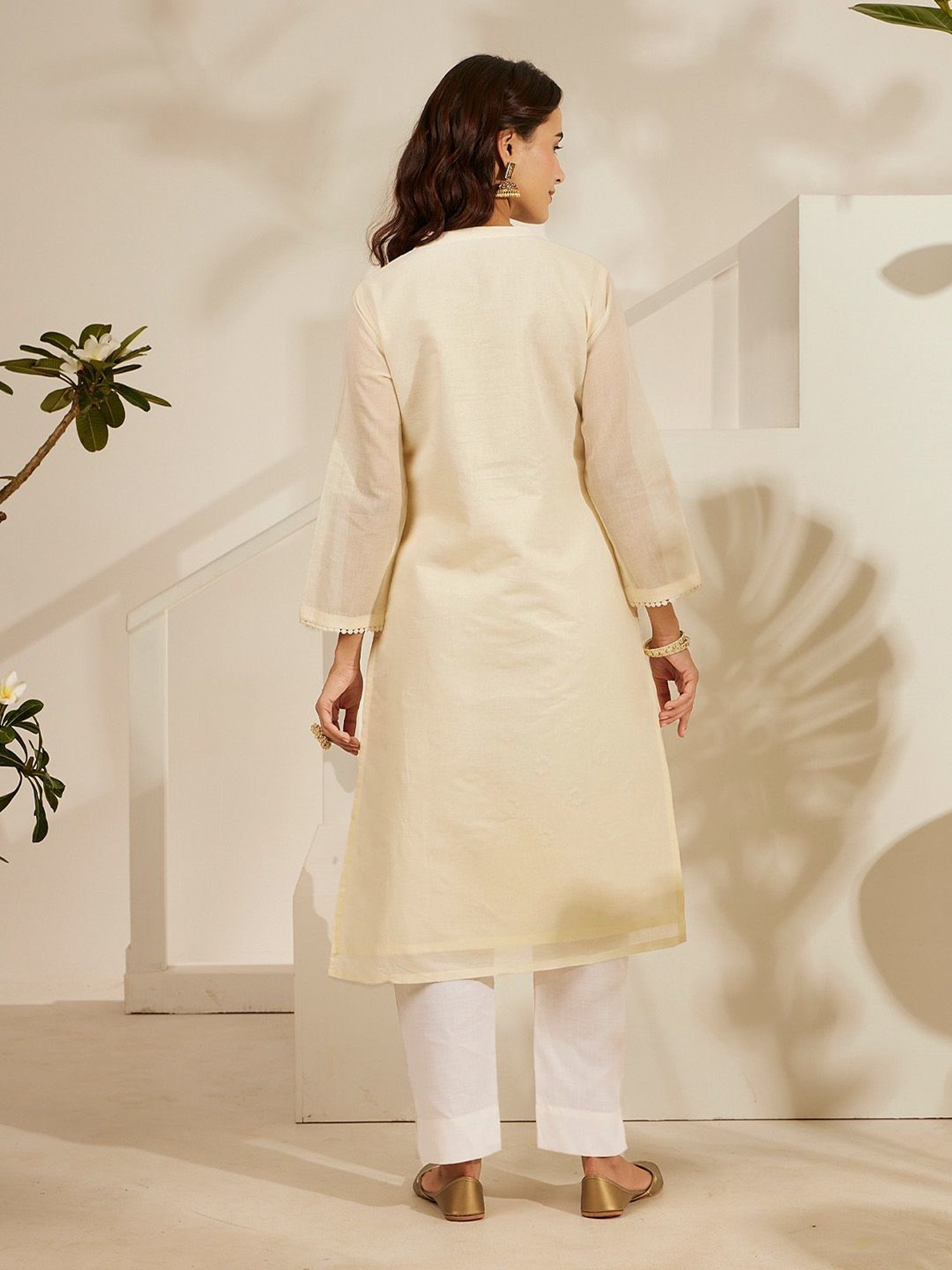 Daali Cream Mul Mandarin Collar 3/4 Sleeves Summery Whites Kurta with Two Pockets