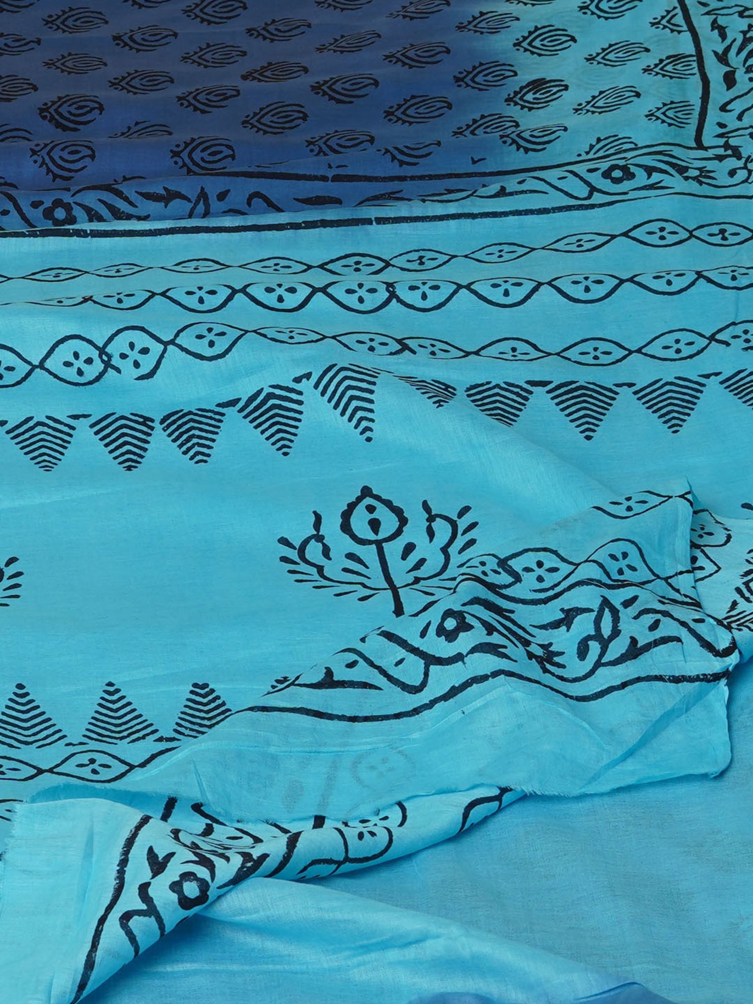 Unnati Silks Blue Cotton Printed Saree With Unstitched Blouse