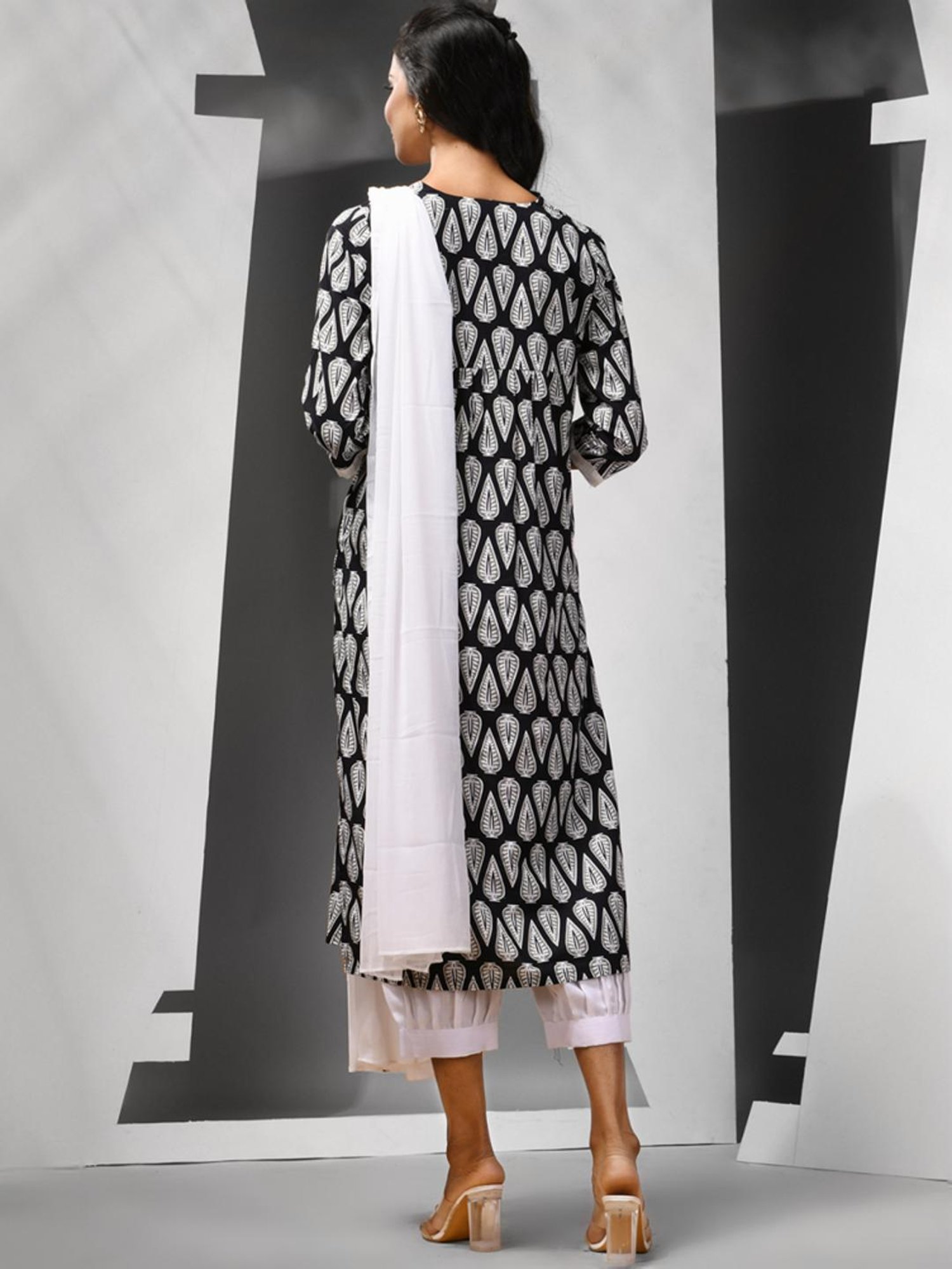 Charukriti Black & White Cotton Floral Print Kurta Salwaar Set With Dupatta