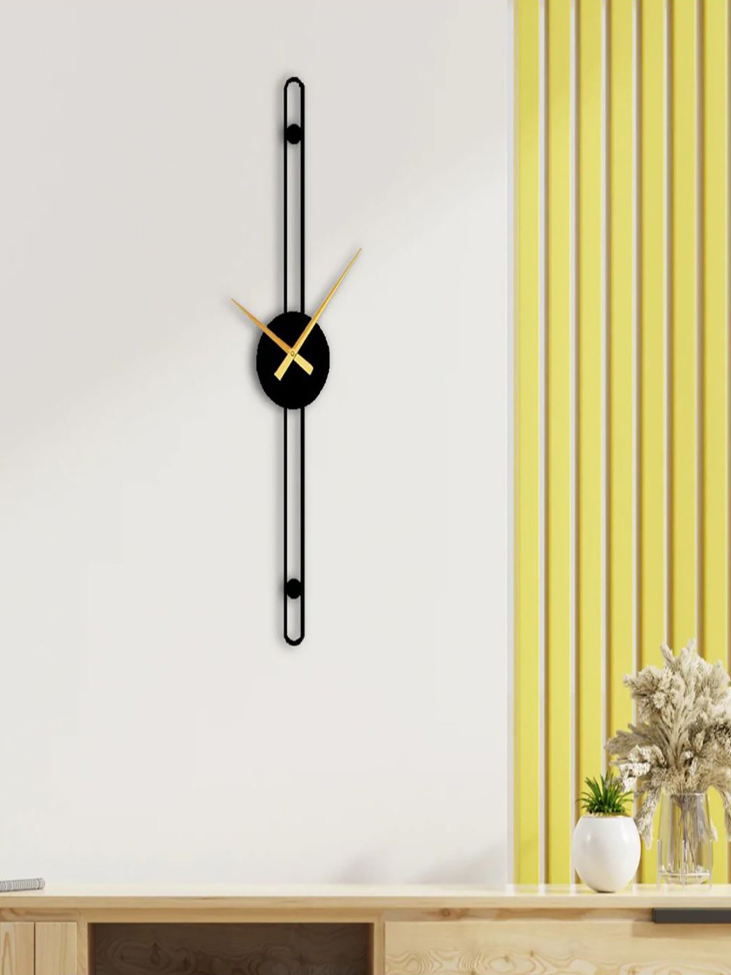 SEIKO classic black plastic wall clock with sweep movement