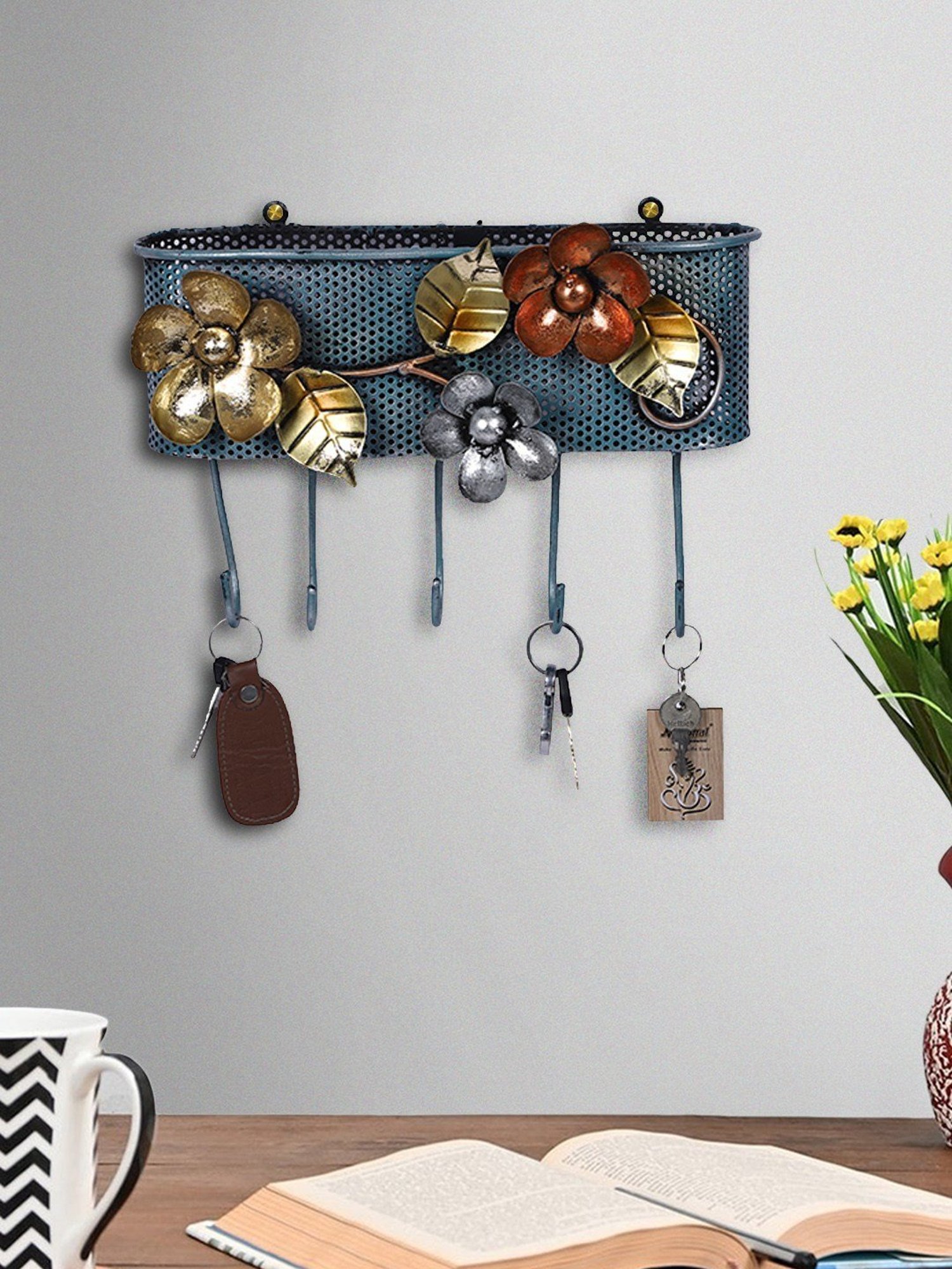 Aapno Rajasthan Multicolor Metal Key Holder