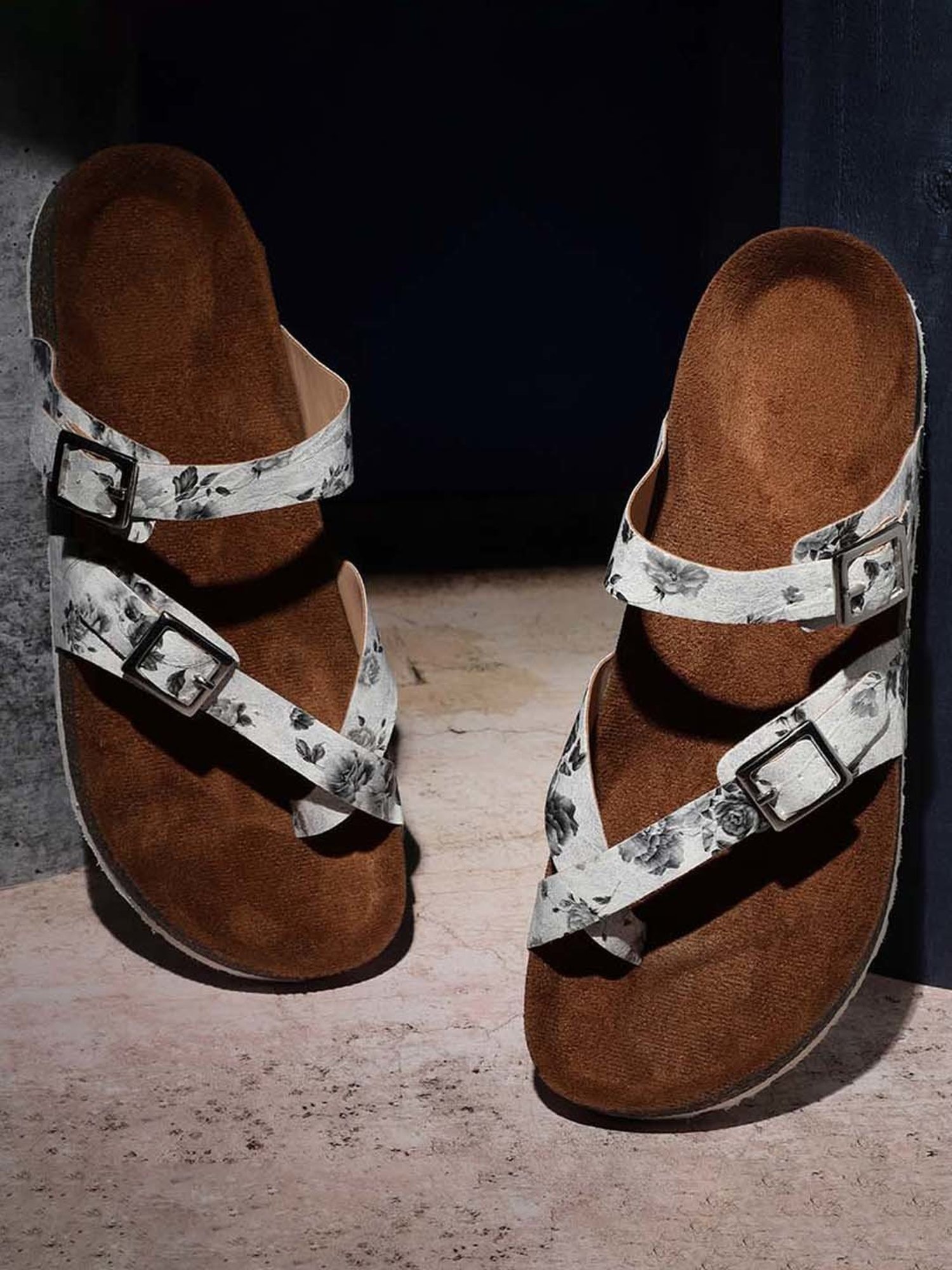 Mozafia Women's White Toe Ring Sandals