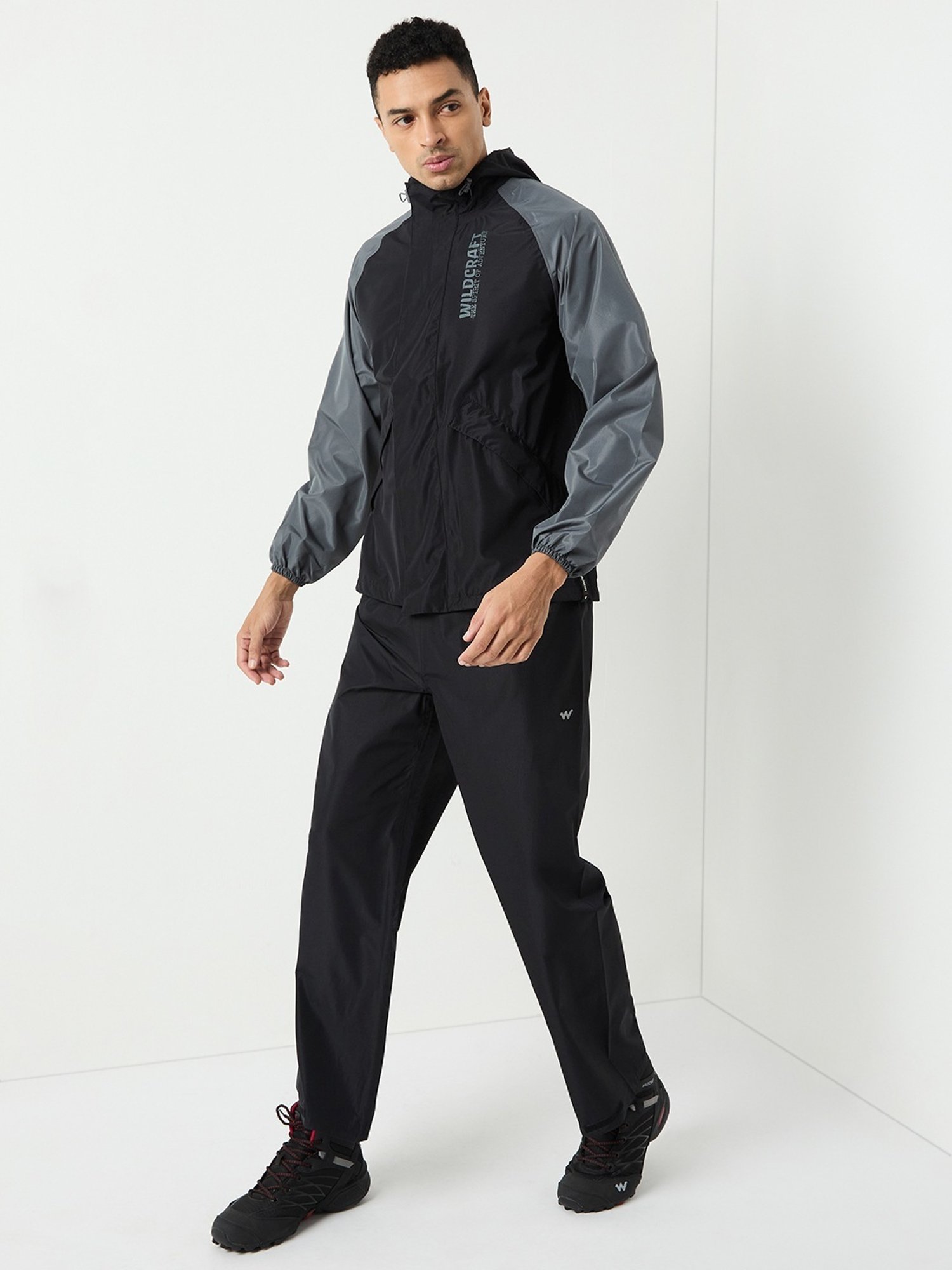 Wildcraft Black & Dark Grey Regular Fit Colour Block Raincoat Set