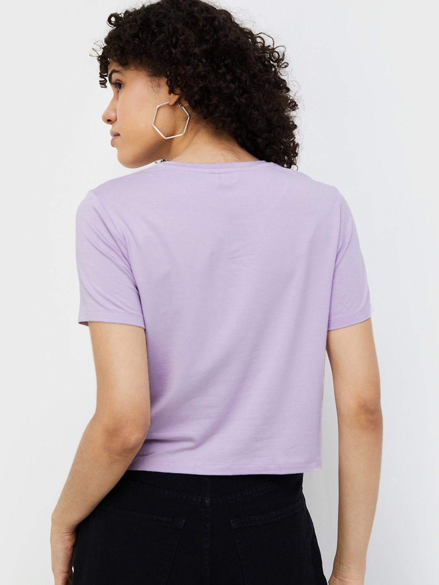 Ginger by Lifestyle Lavender & Black Graphic Print Crop T-Shirt