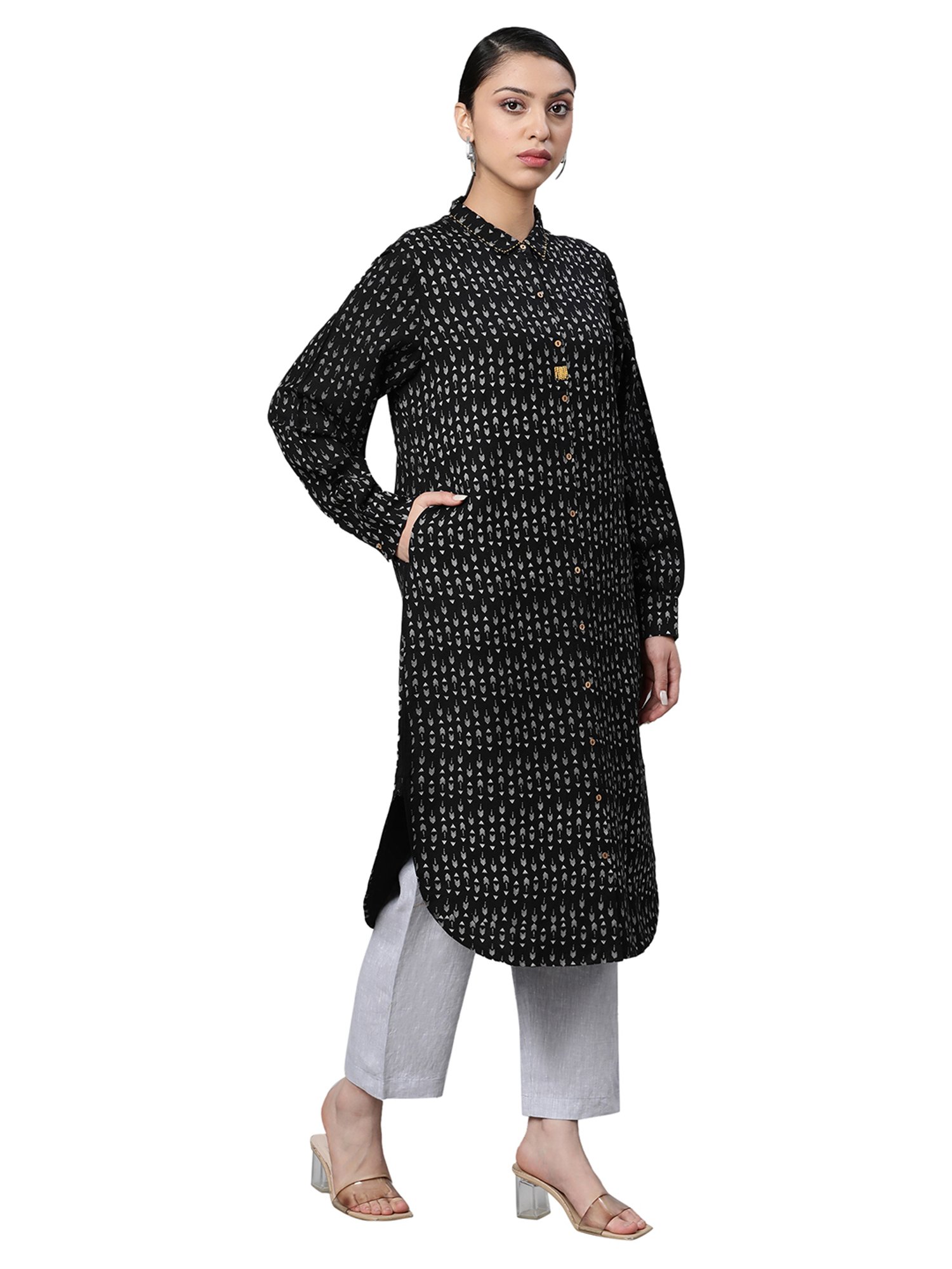 Linen Club Woman Black Printed Straight Kurta