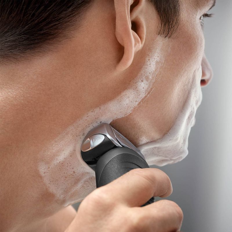 Braun Series 7 Men's Rechargeable Wet & Dry Cordless Electric Foil Shaver with Clean & Charge Station 7865cc
