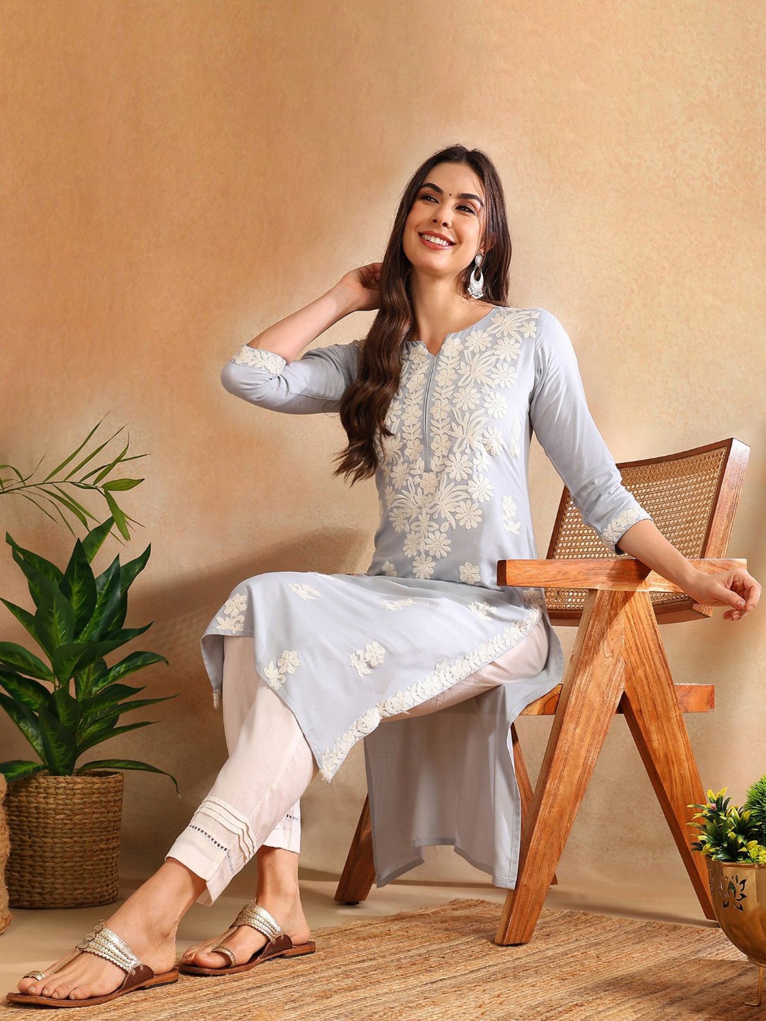 Vaamsi Light Blue Embroidered Straight Kurta