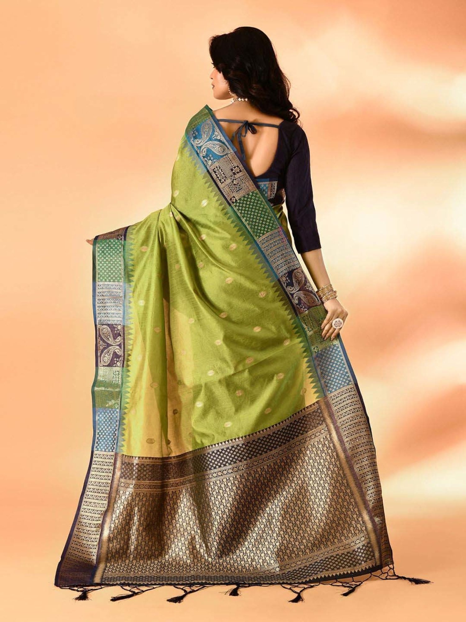 Elora Green Woven Saree With Unstitched Blouse
